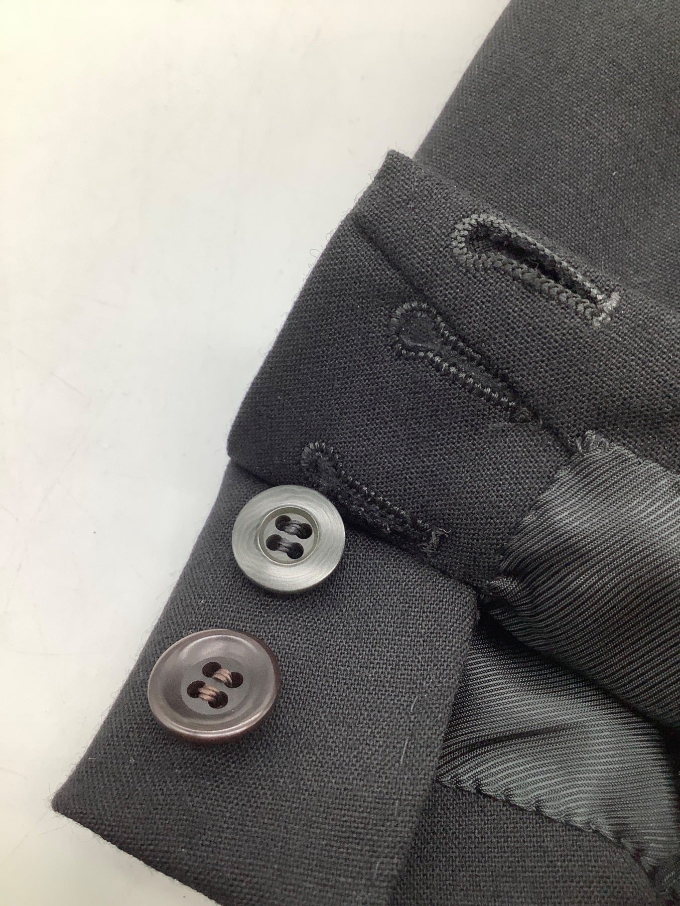 卧底拉伸腰部开关夹克UCQ9193。