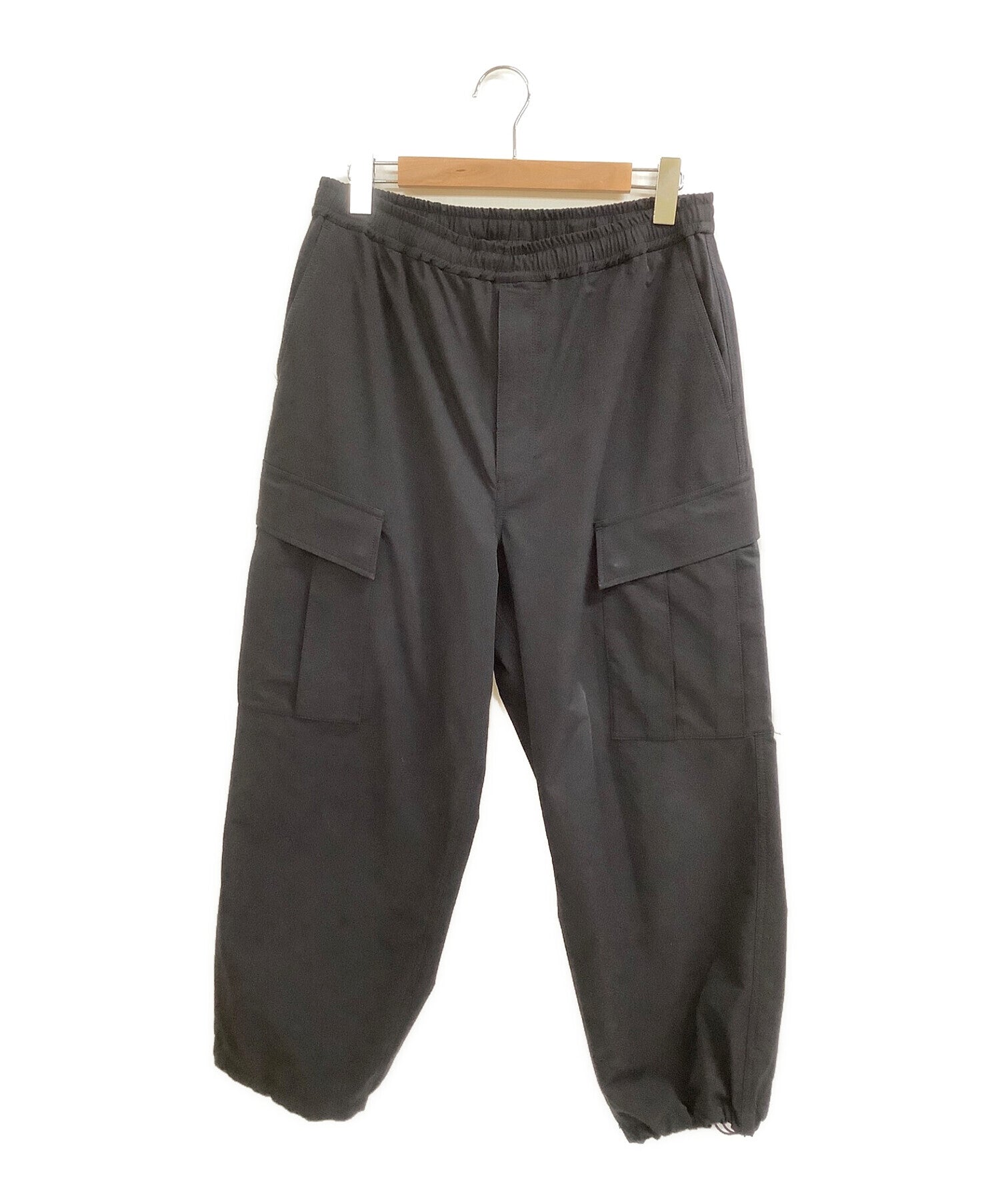 DAIWA PIER39 loose-fitting pants with an elastic or drawcord waist 