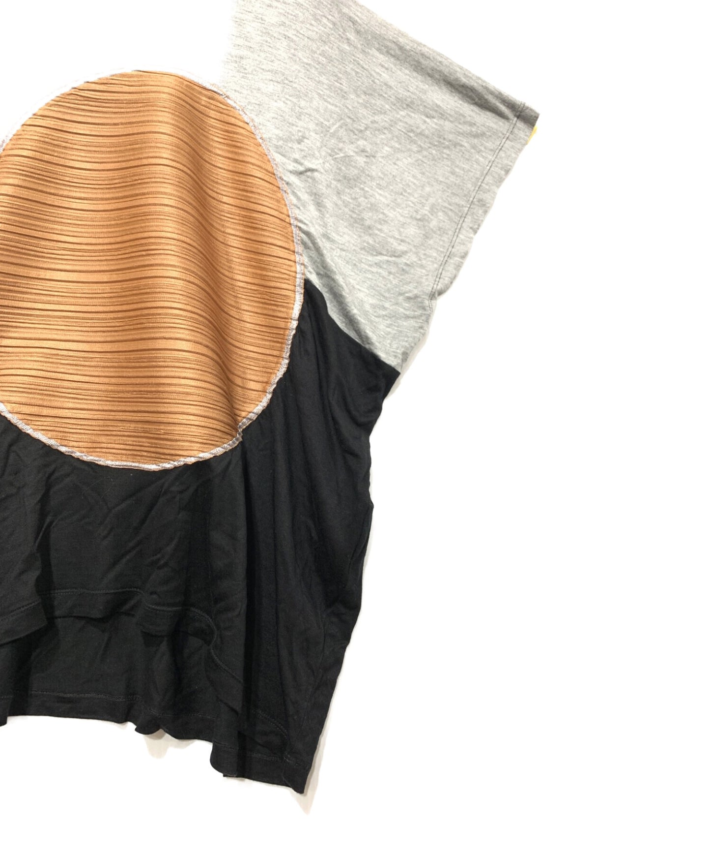 จีบกรุณาตัดและเย็บแขนสั้น