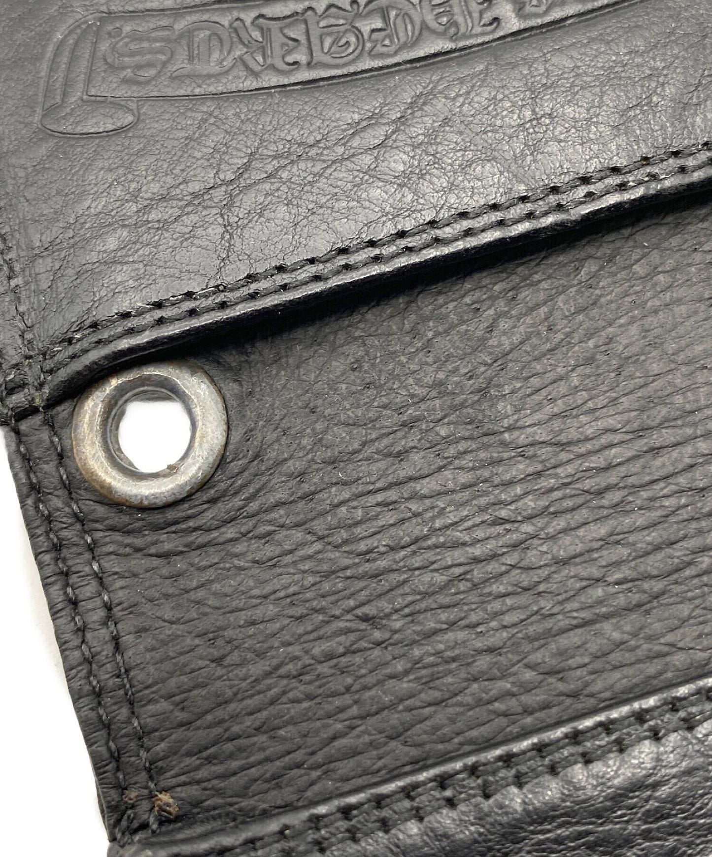 กรณีบัตร Chrome Hearts (เครดิต)