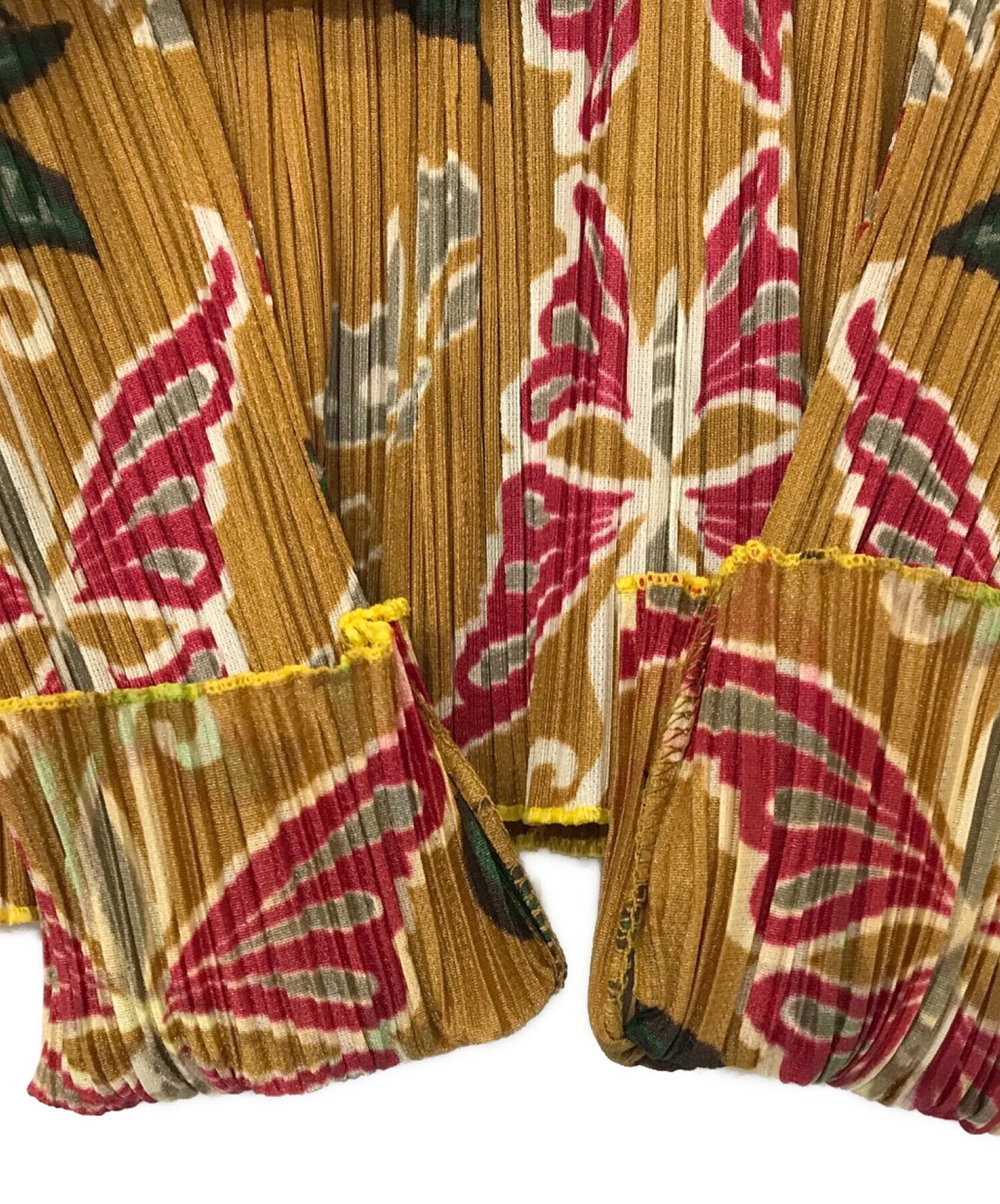 จีบโปรดเสื้อจีบที่มีรูปแบบผีเสื้อ pp92-jk025