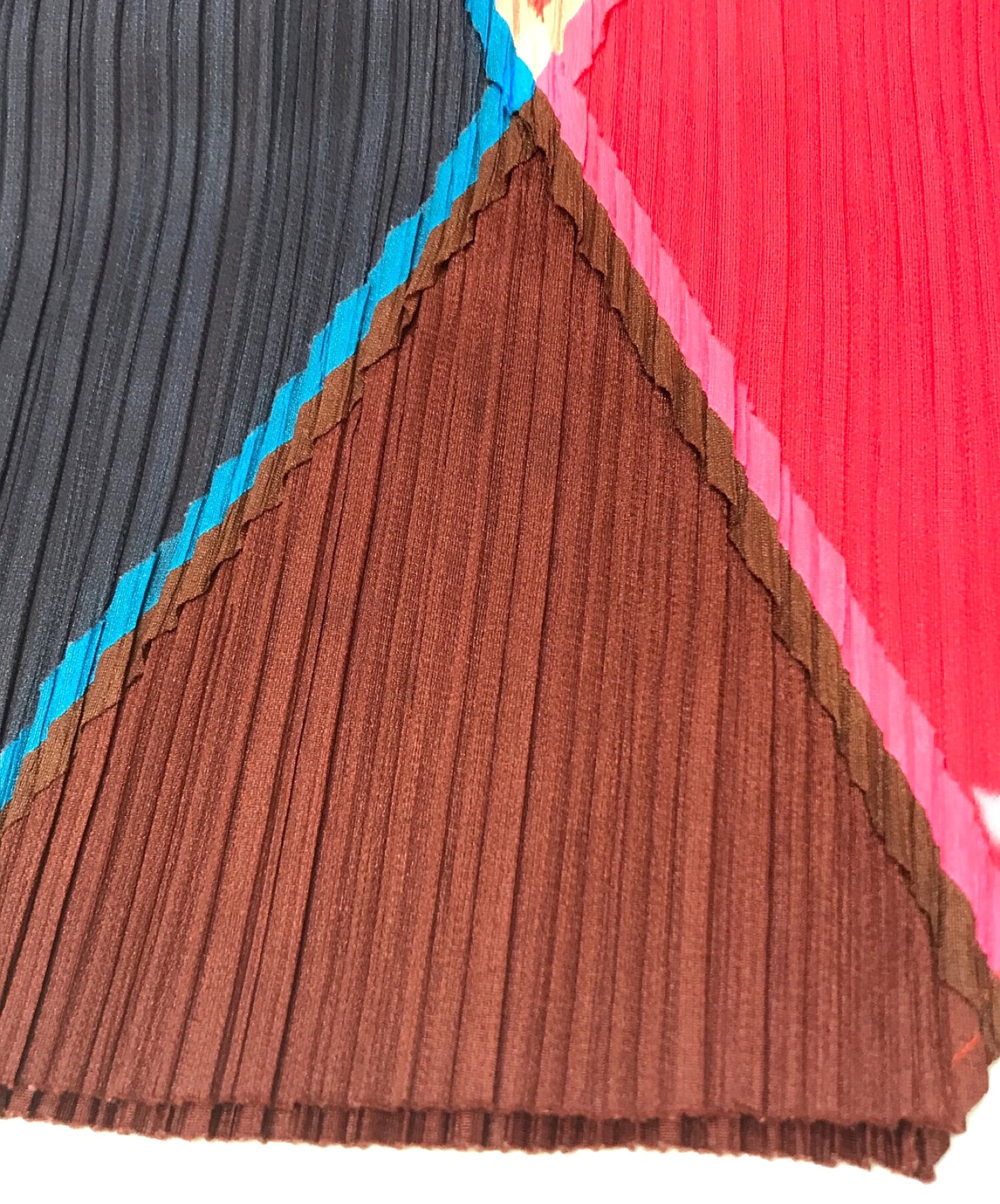 จีบโปรดตัดแขนกุดเพชรและเย็บ PP64-JK128