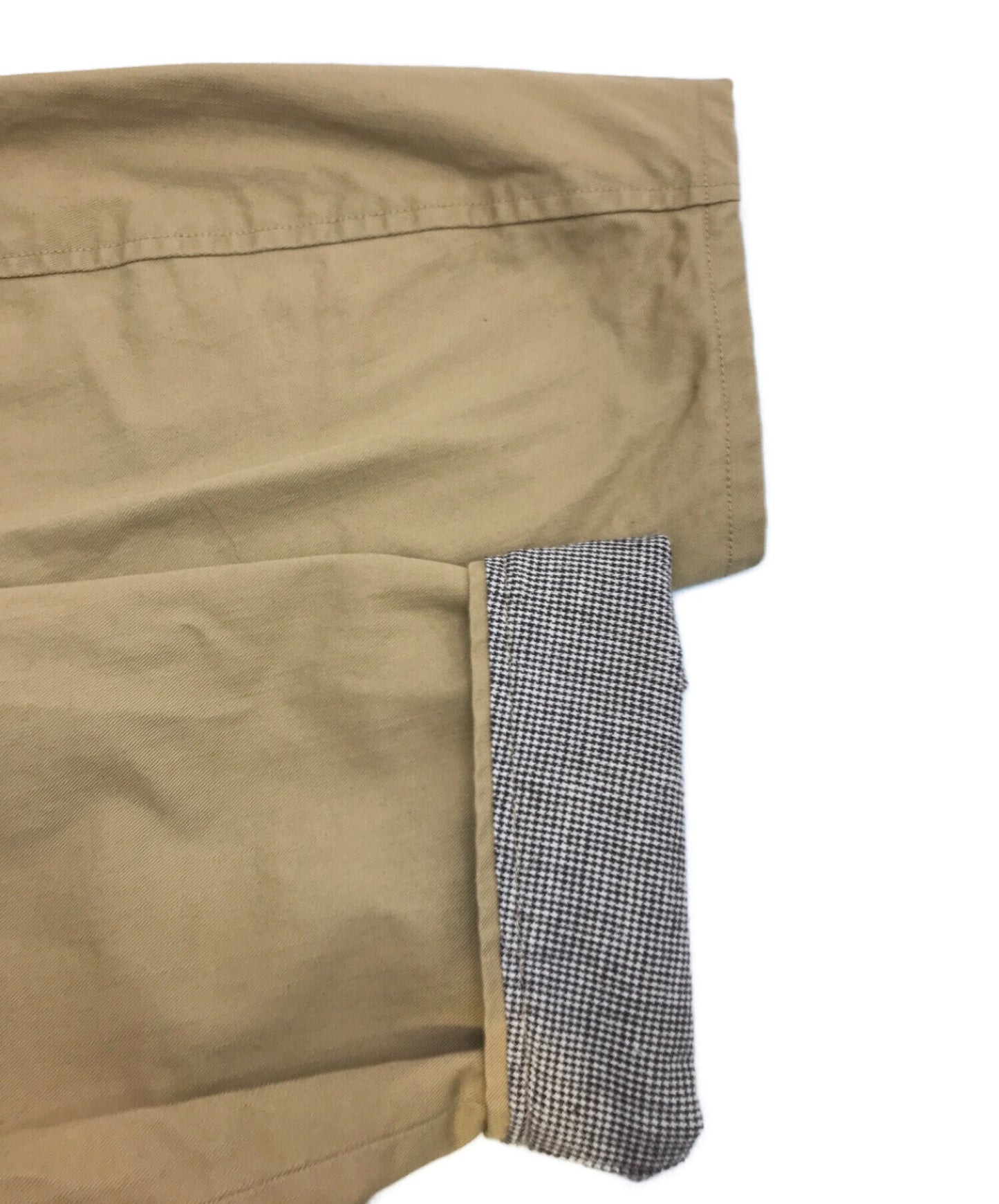 봄과 가을에 사용하기 위해 인간이 만든 가벼운 외투