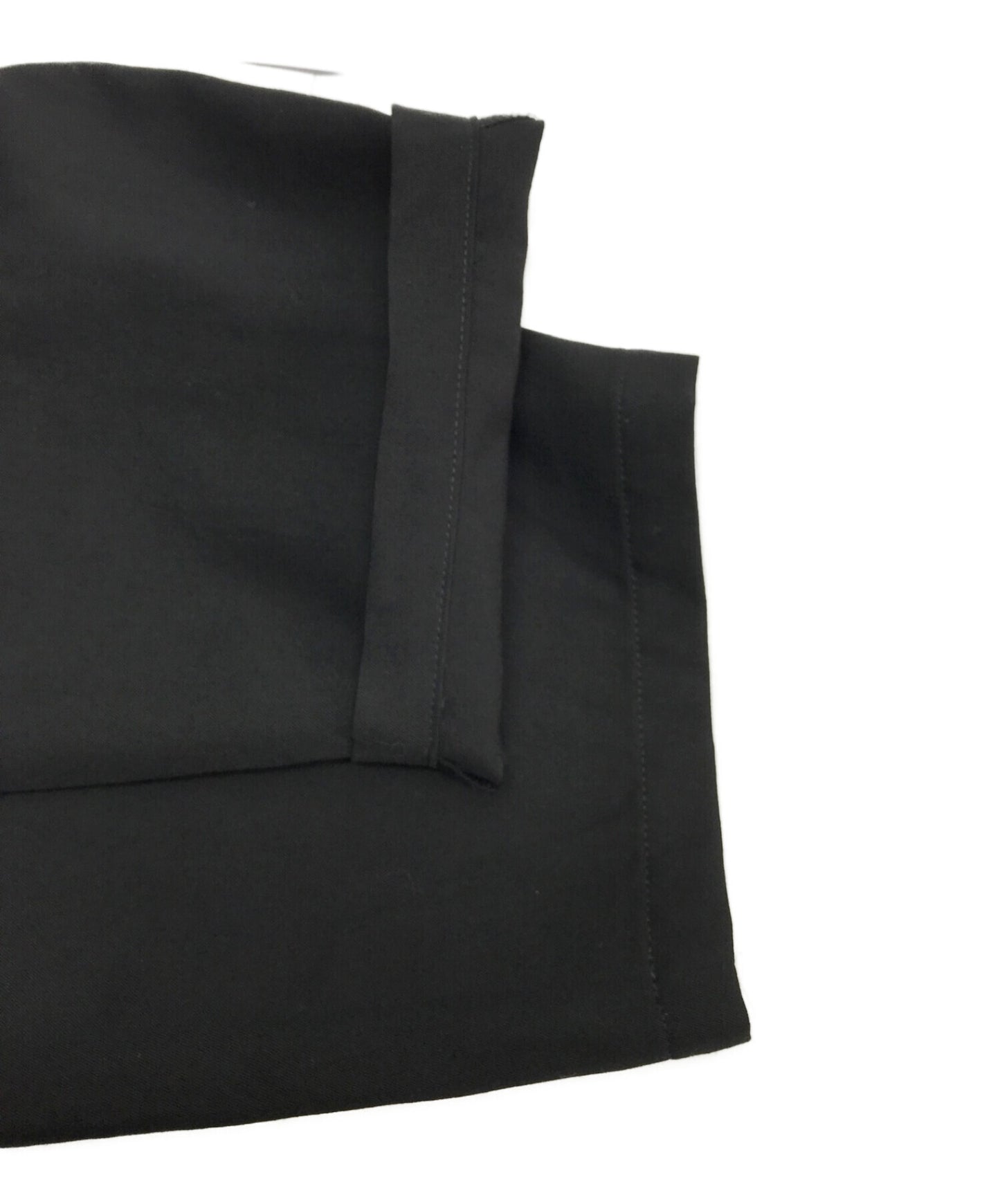 Y의 로고 패치 울 가바딘 스트레이트 팬츠 YW-P28-109