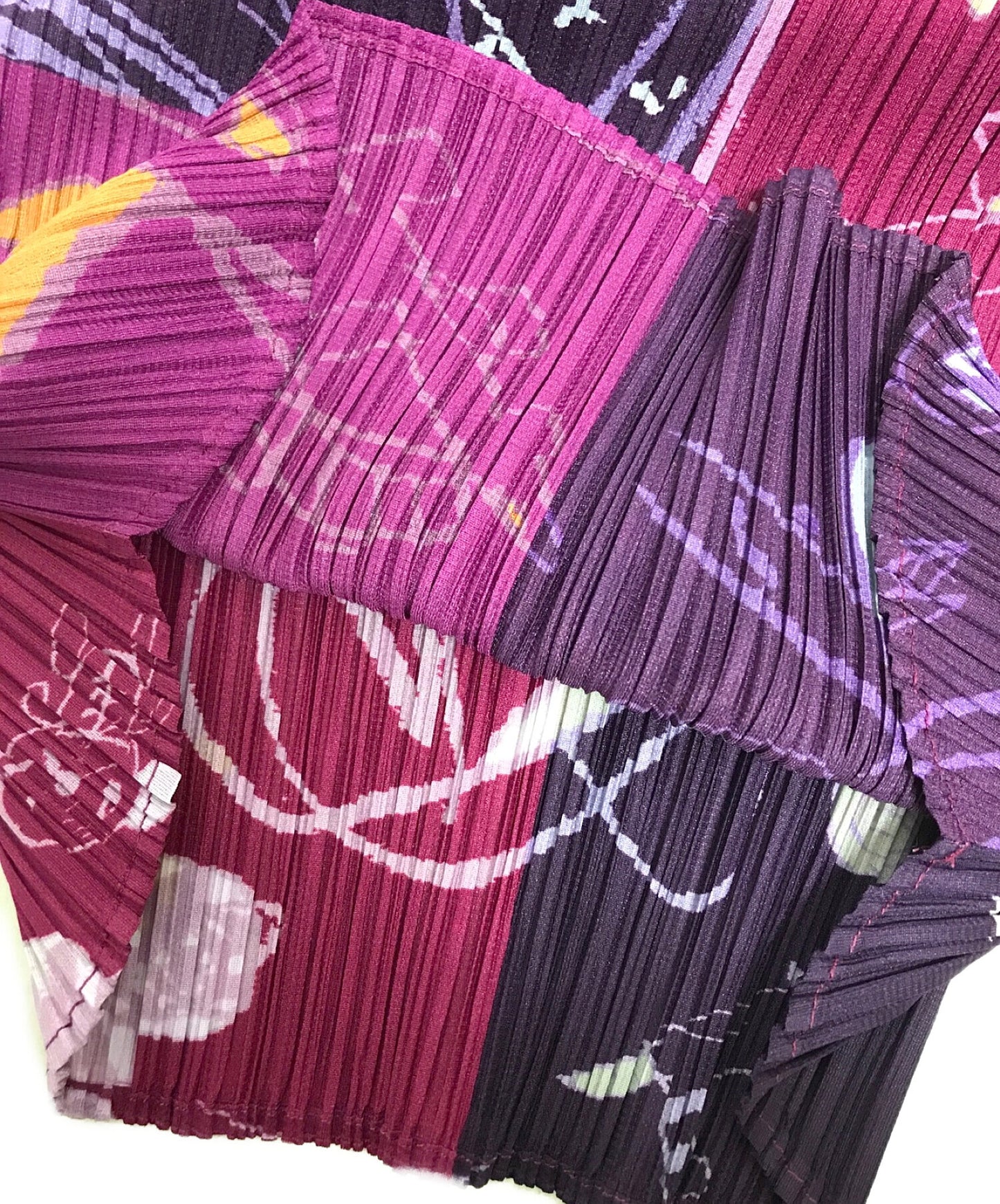 Pleats请带有全面图案PP53-JK632的百褶上衣