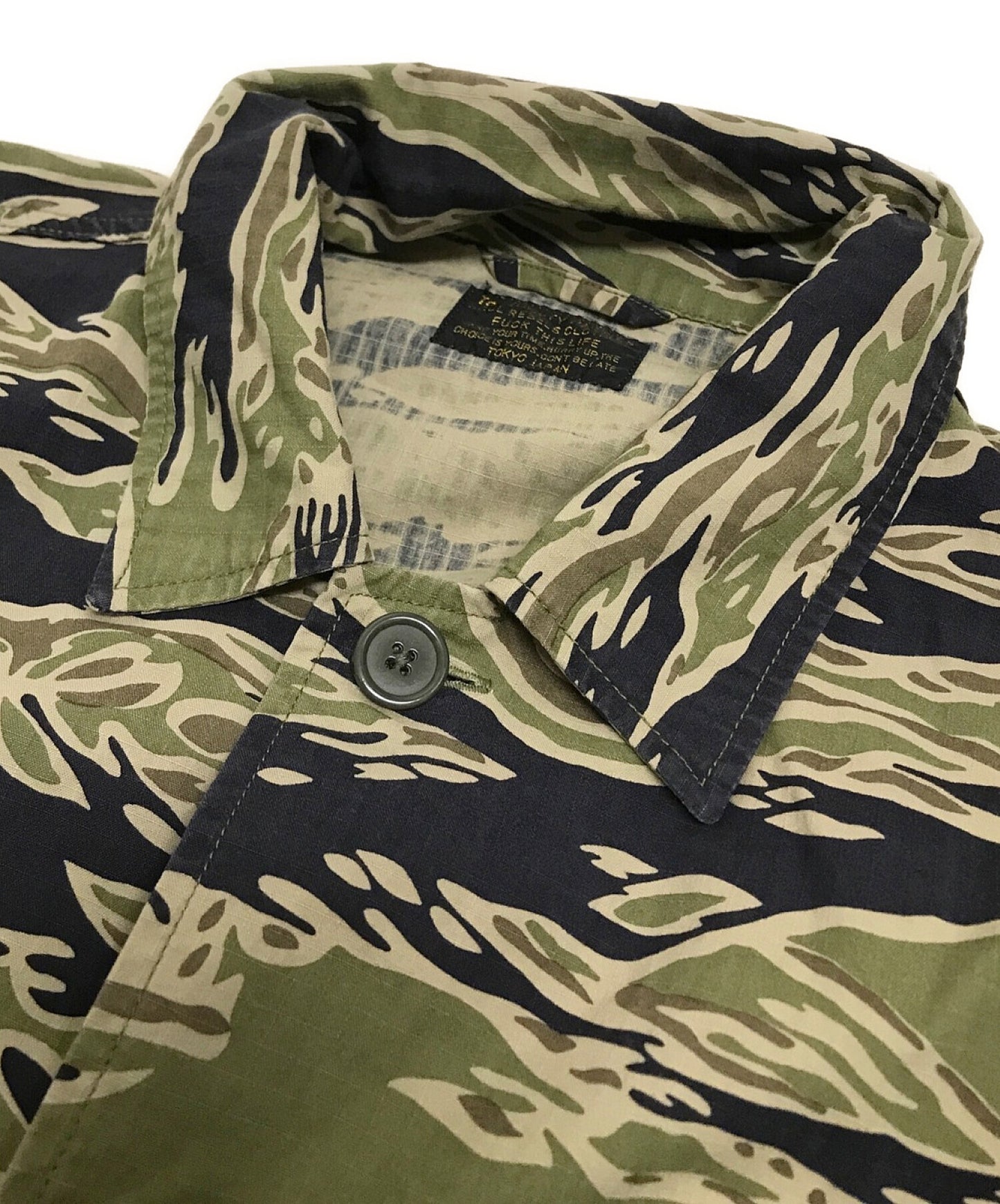 Wacko Maria Tiger Camo夹克军事背部印刷上帝保佑您