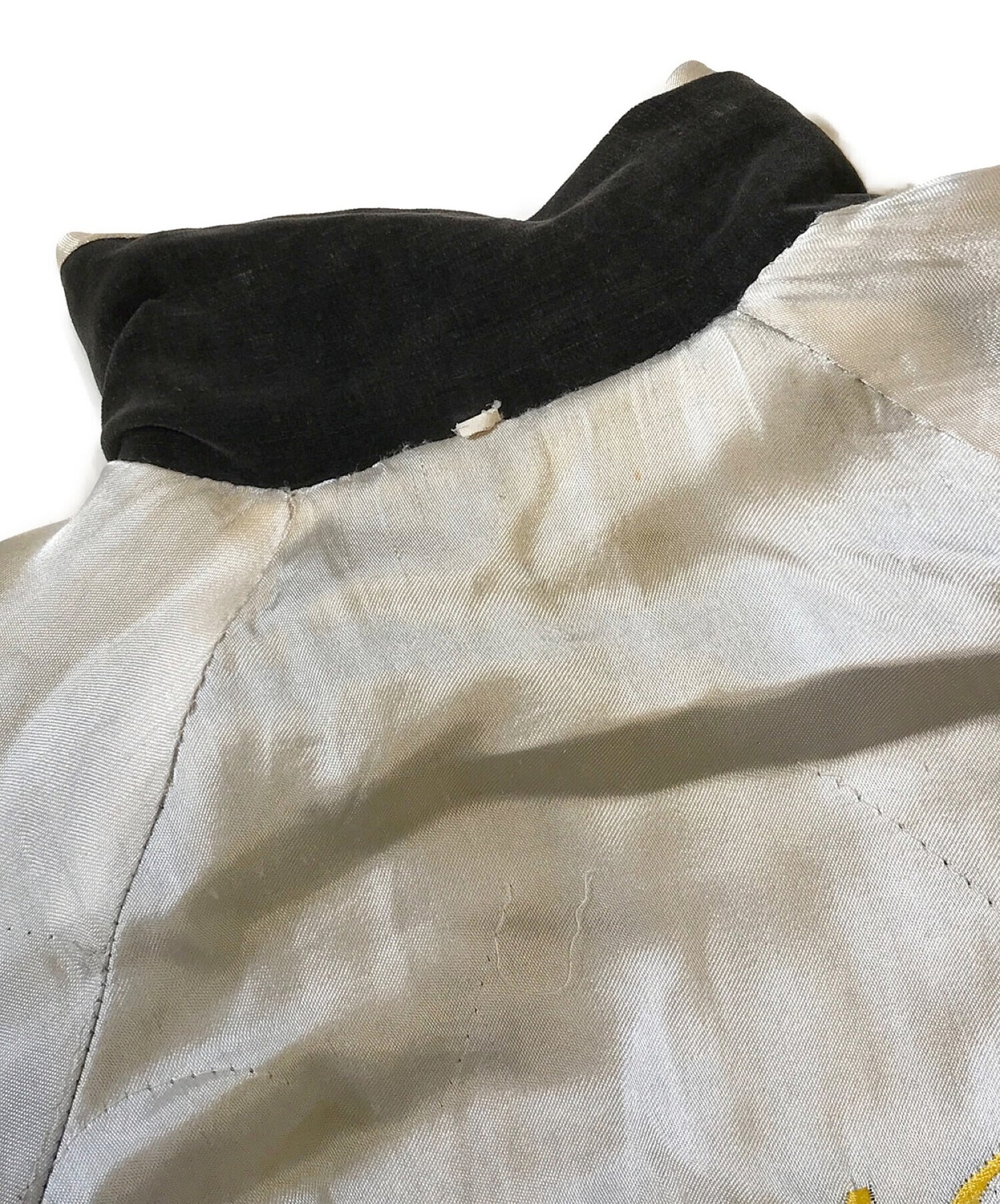 แจ็คเก็ตของที่ระลึกวินเทจพร้อมคอ Bouchouchin