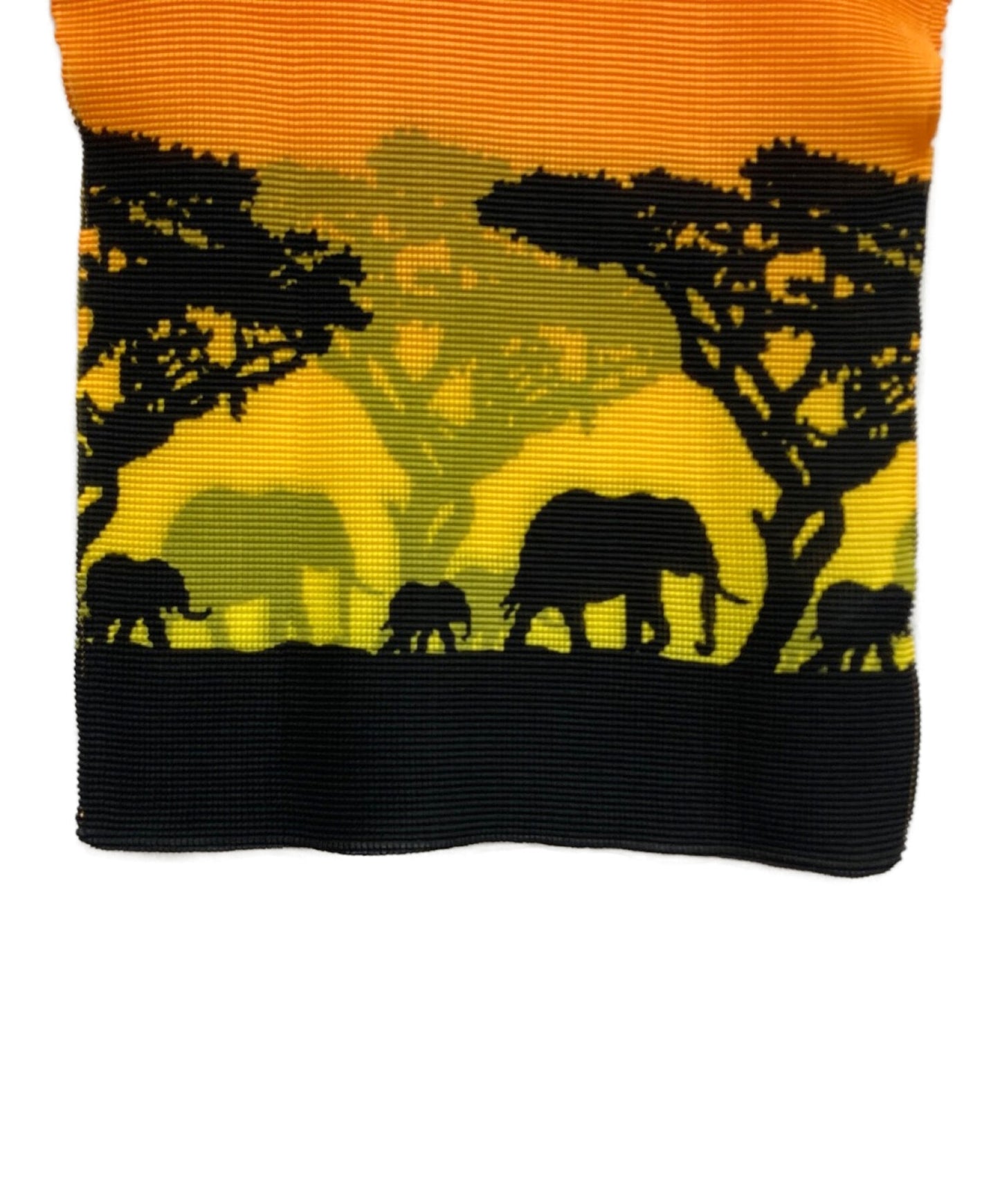 Me Issey Miyake แขนกุดแอฟริกันตัดและเย็บ