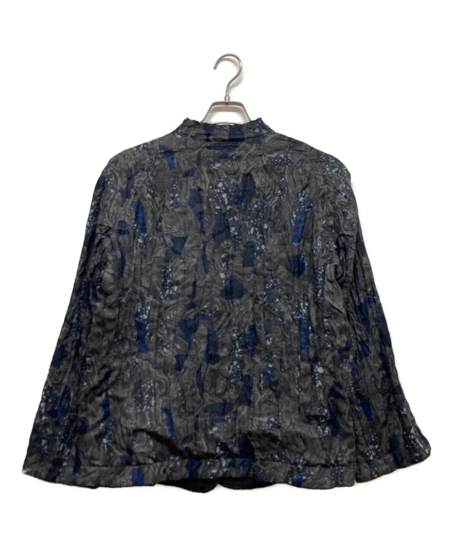 แจ็คเก็ต Issey Miyake Reversible Men ด้วยรูปแบบจีบ ME71FD103