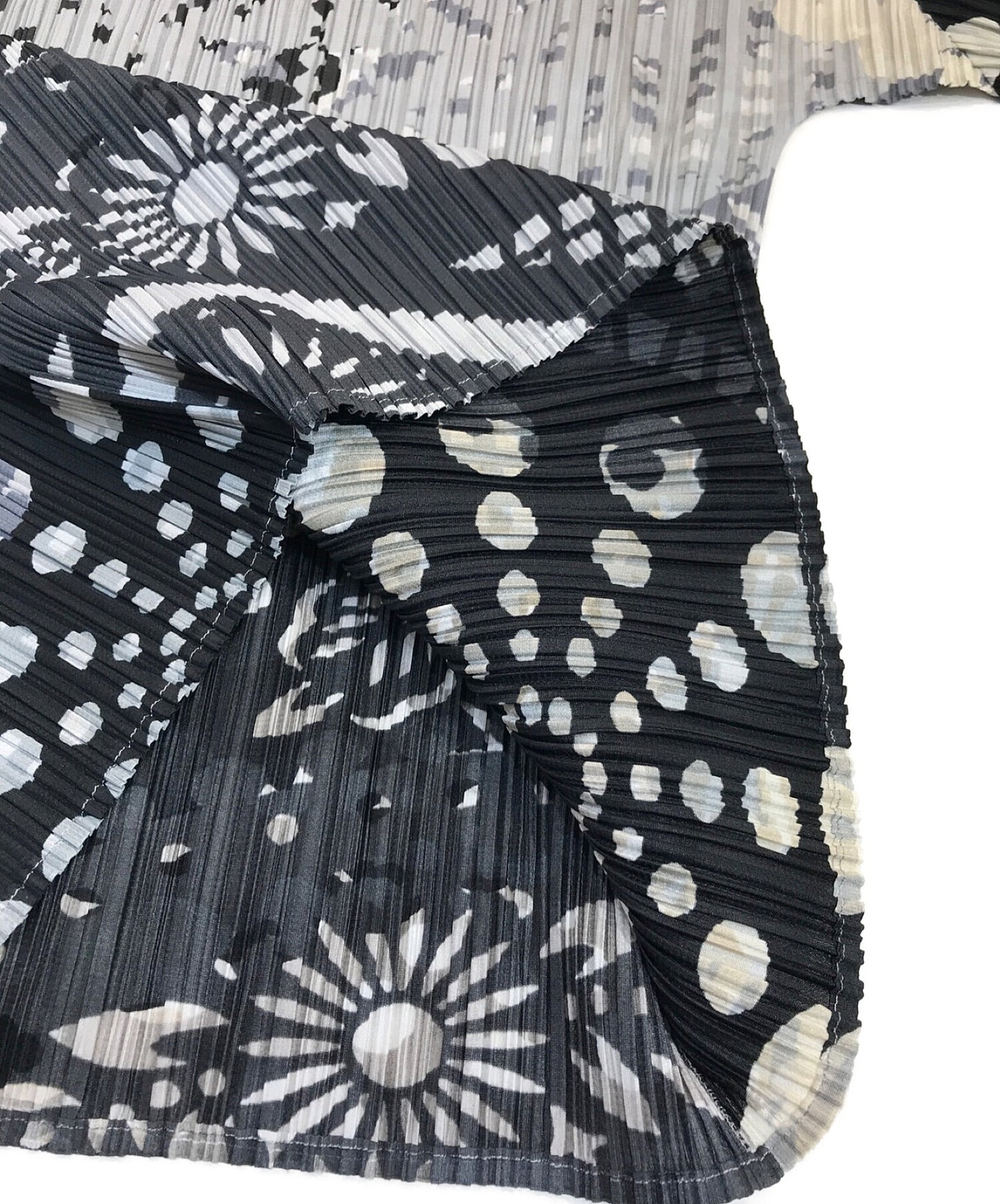 주름은 패턴 화 된 하이넥 블라우스 PP91-JK604를 모두 제공하십시오