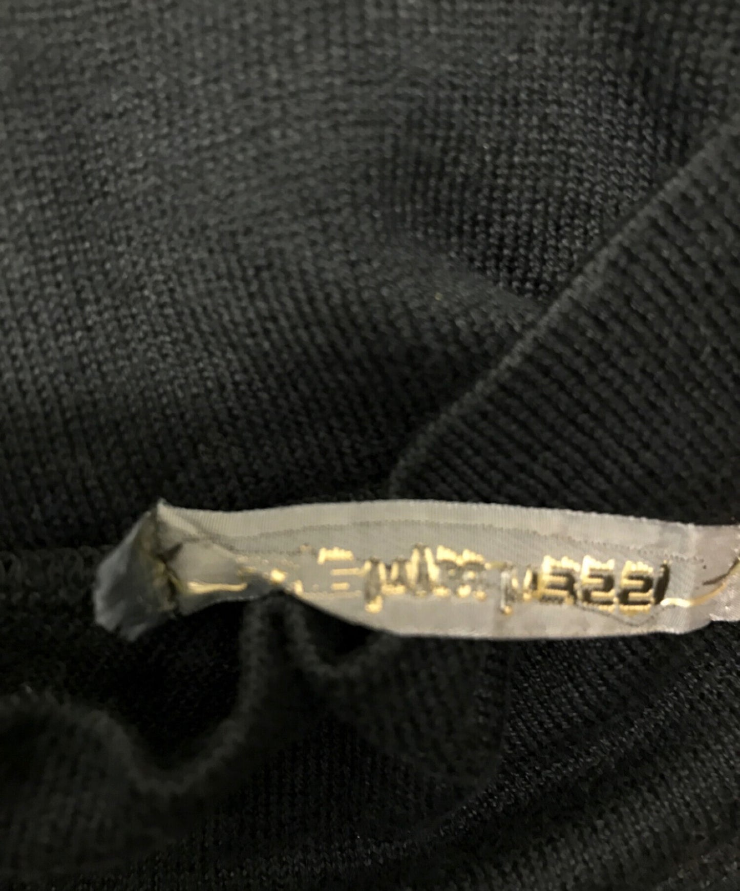 Issey Miyake 80 ของคอเตยแบบอสมมาตรถัก