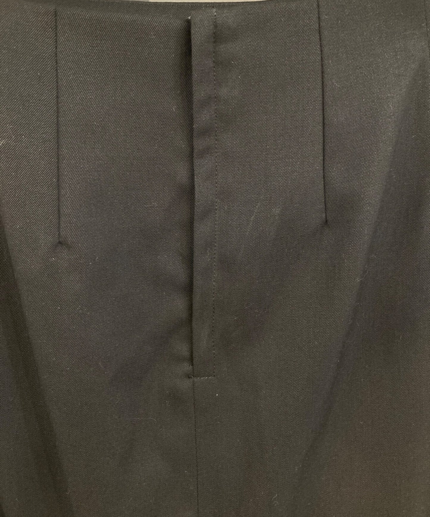 Noir Kei Ninomiya Comme des Garcons การออกแบบกระโปรง 3C-S006 AD2018