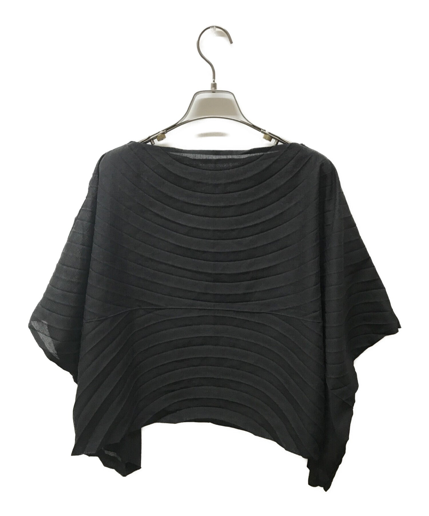 me ISSEY MIYAKE Pleated wide blouse