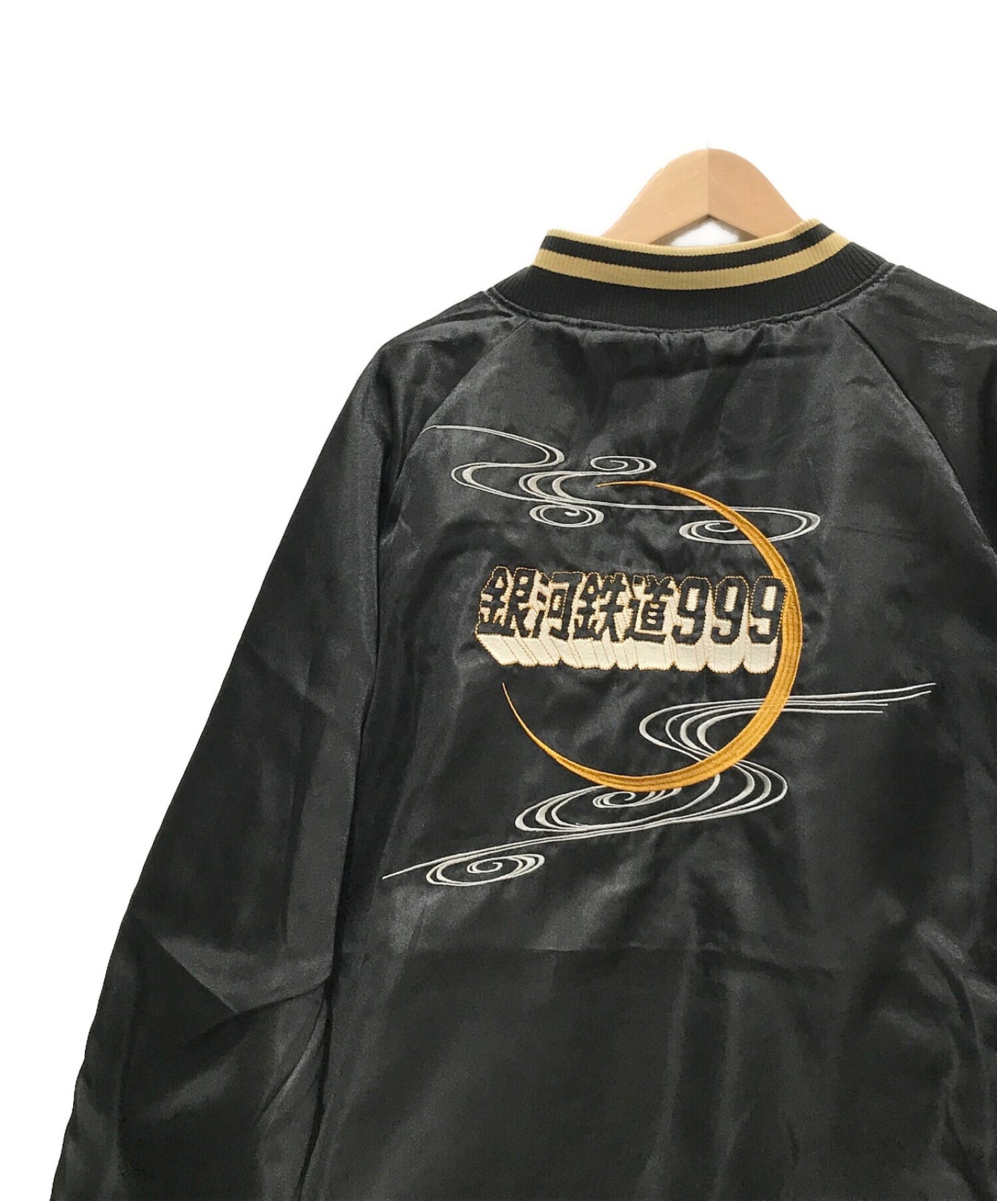 络缲魂型缎面和刺绣版本的脱衣舞式Galaxy Express 999 Collaboration