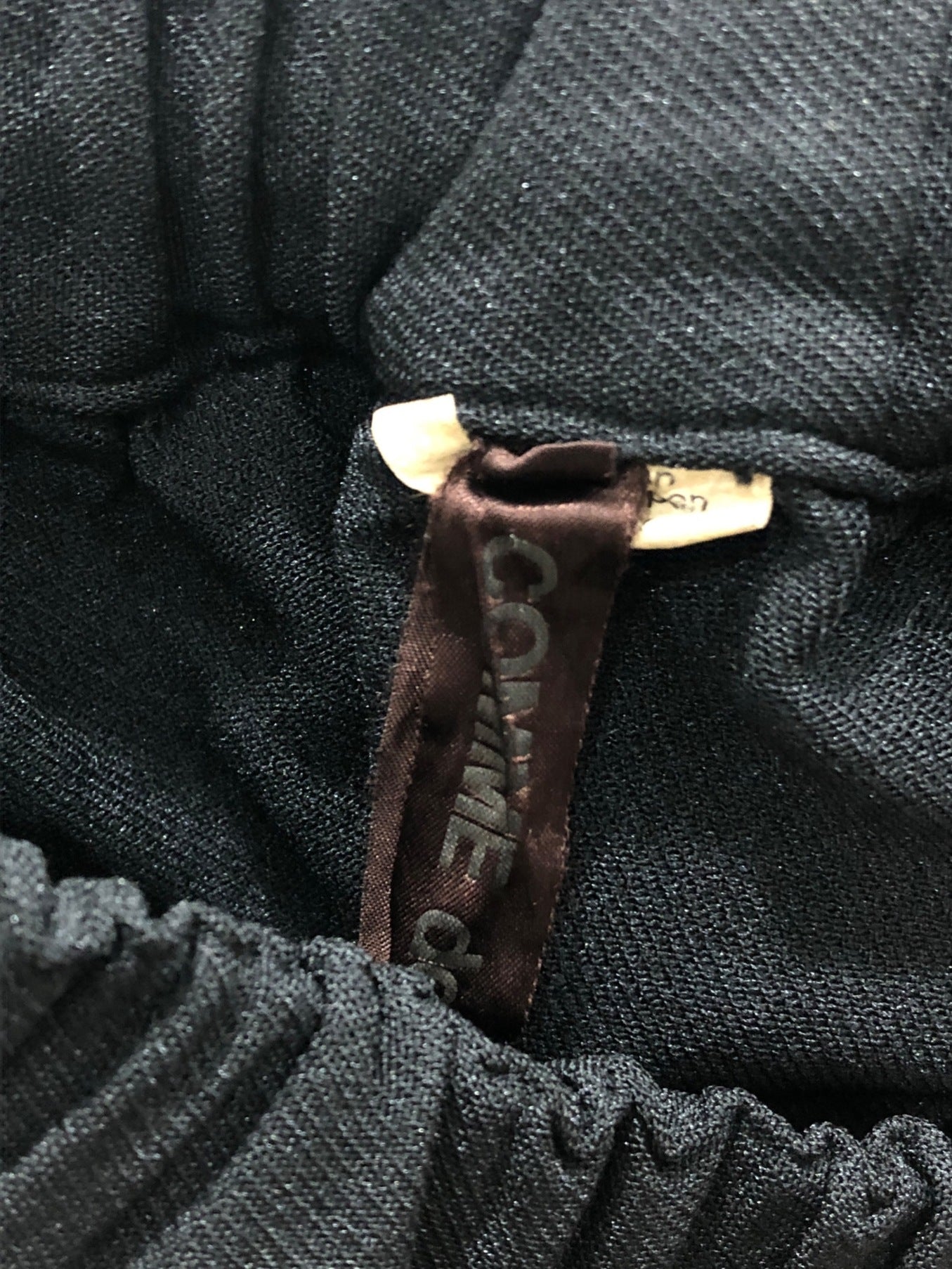 comme des garcons裙子带有弹性袖口等。