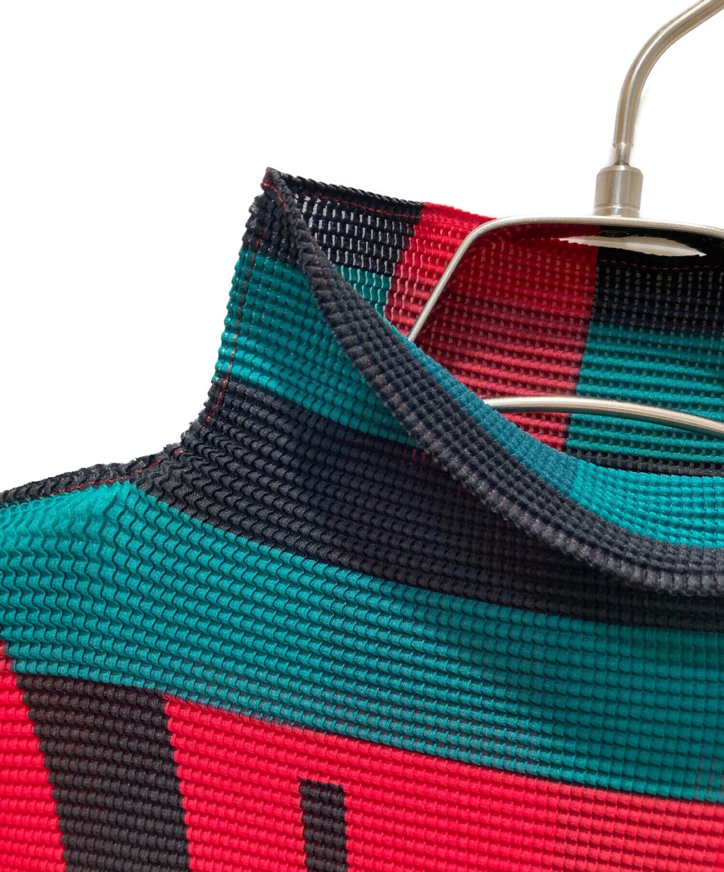 Me Issey Miyake ถูกตัดและเย็บแขนสั้น / แขนสั้น / แขนสั้น / คอสูง mi83fk465