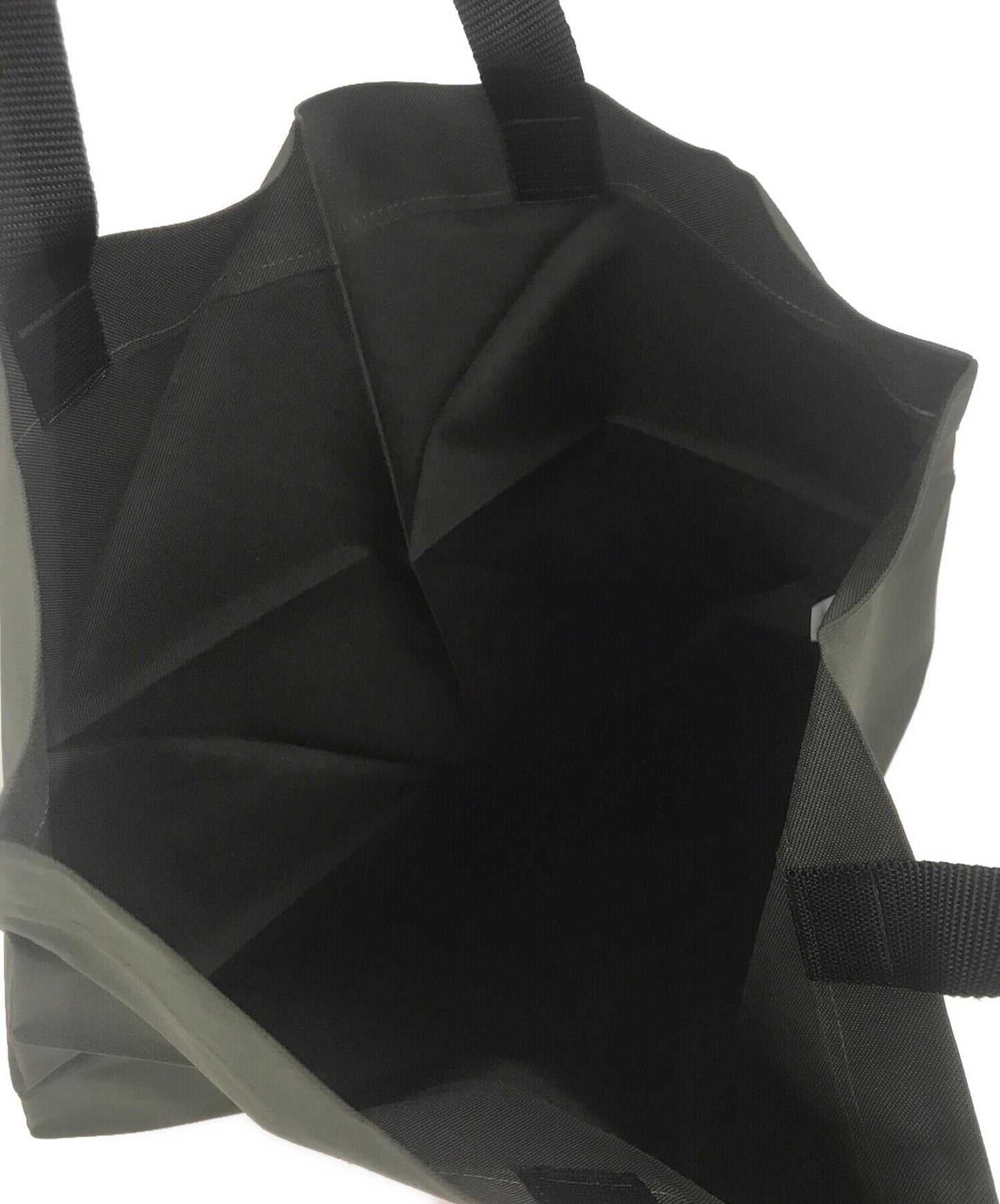 Me Issey Miyake 피라미드 주름 토트 백 / 피라미드 주름 토트 백 Mi91AG691