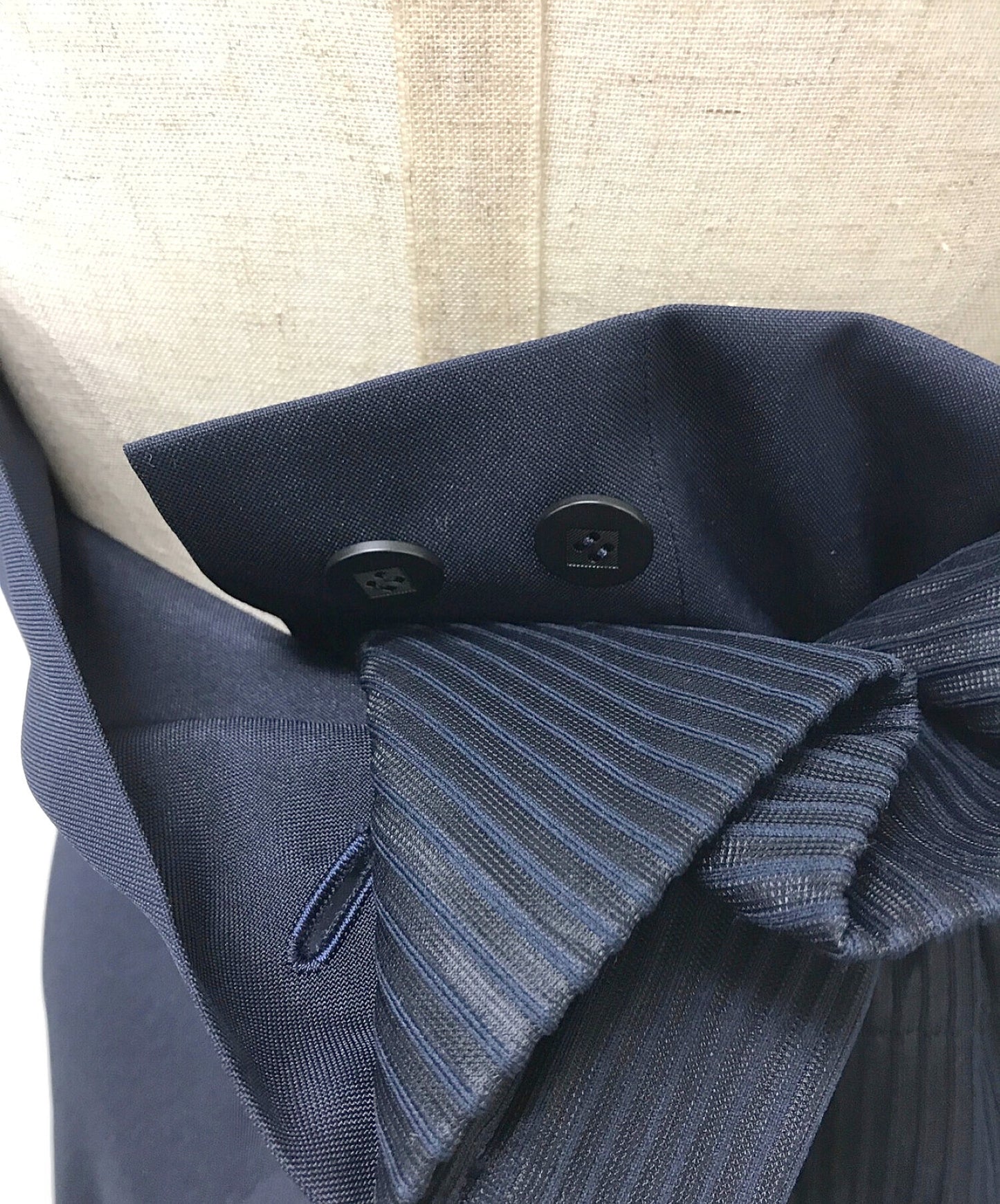 132 5. Issey Miyake Long Wrap Skirt /高腰裙IL83FG323