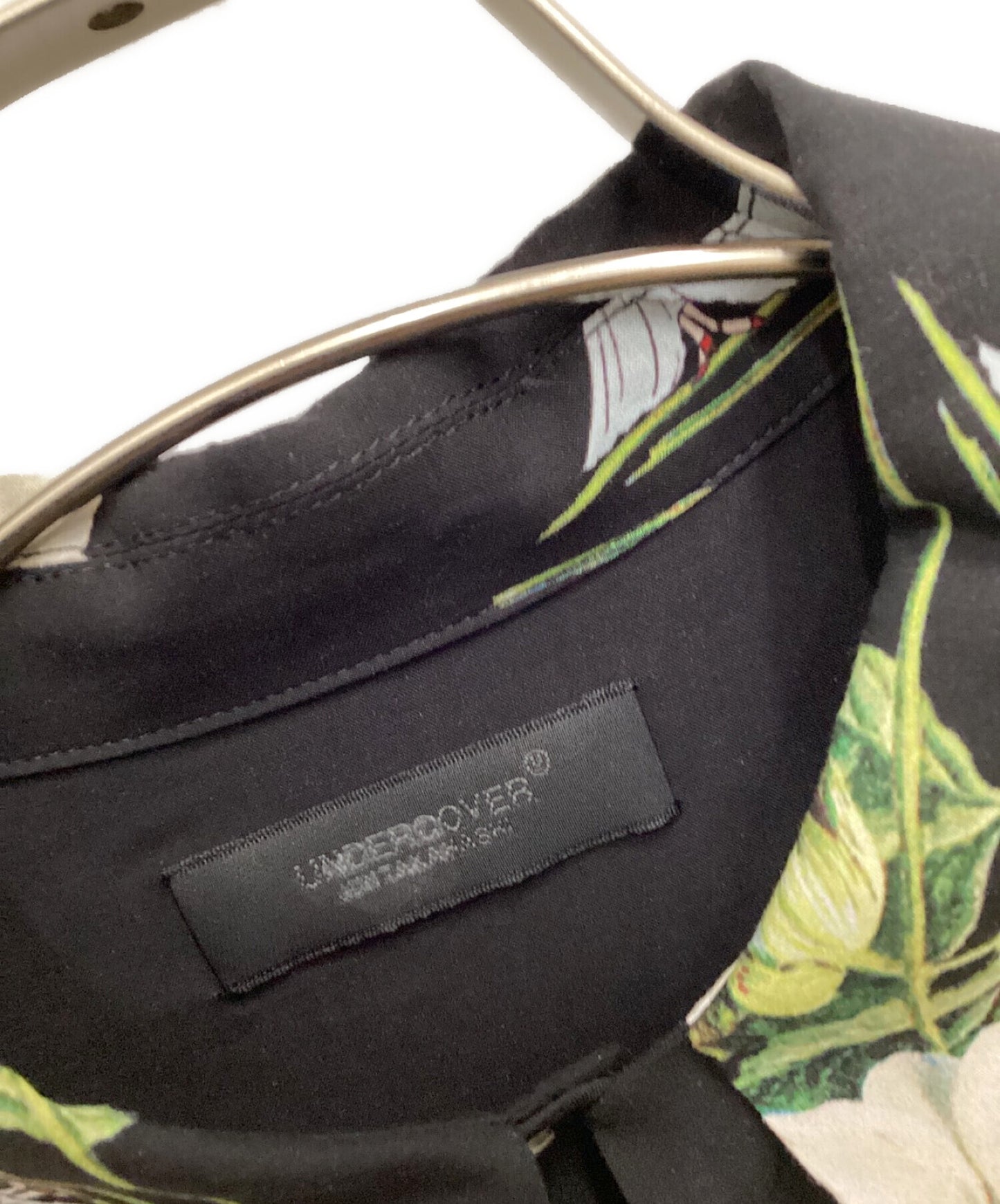 带有全面图案UCY1403-3的卧底开放式衬衫