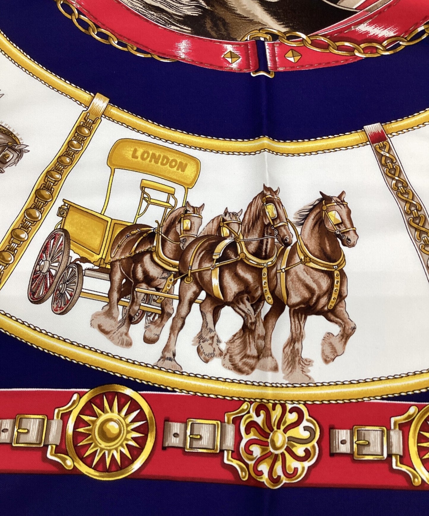 [Pre-owned] HERMES Carré 90 CHEVAUX DE TRAIT silk scarf