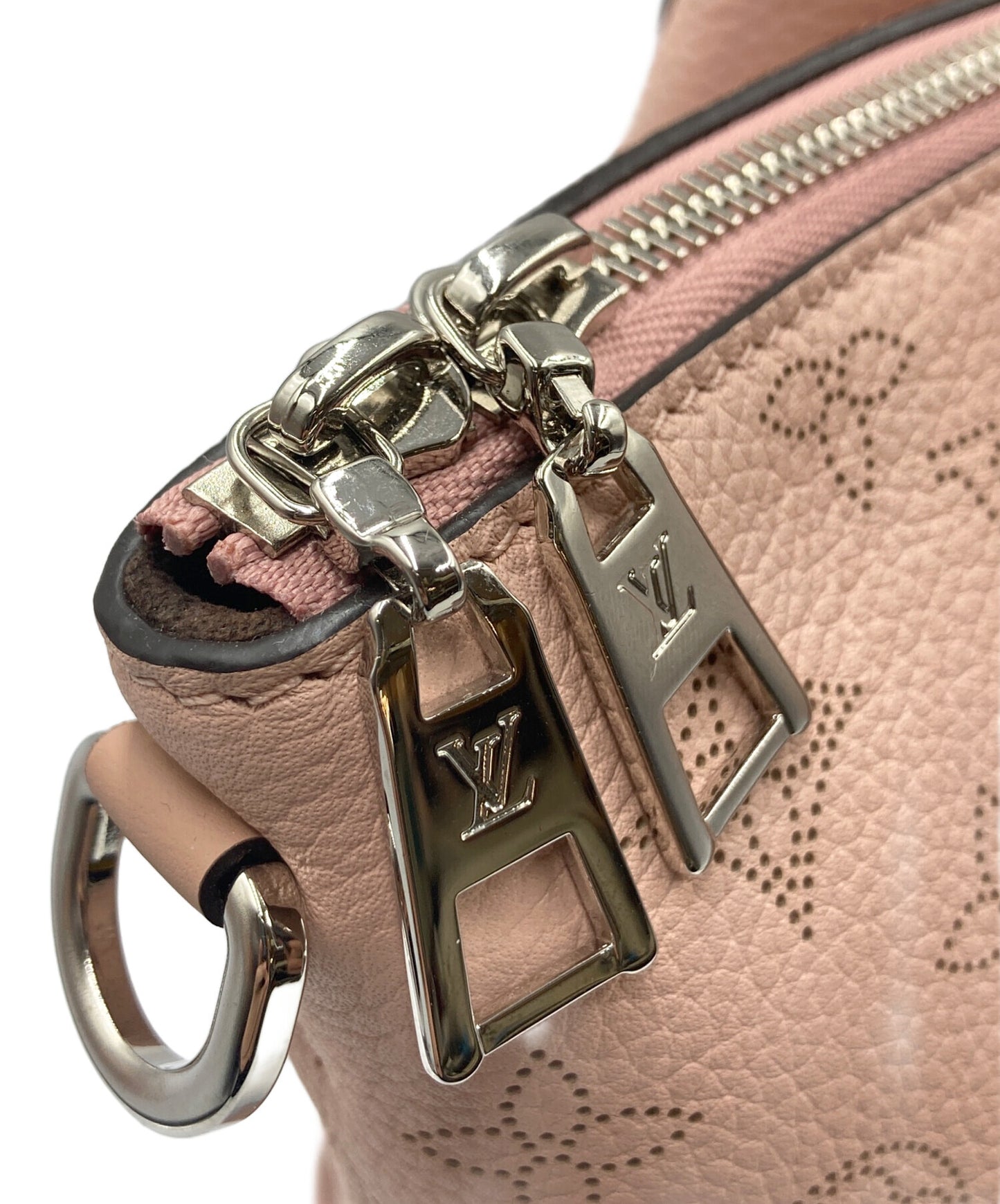 [Pre-owned] LOUIS VUITTON Mahina, Omea, Magnolia. M55030