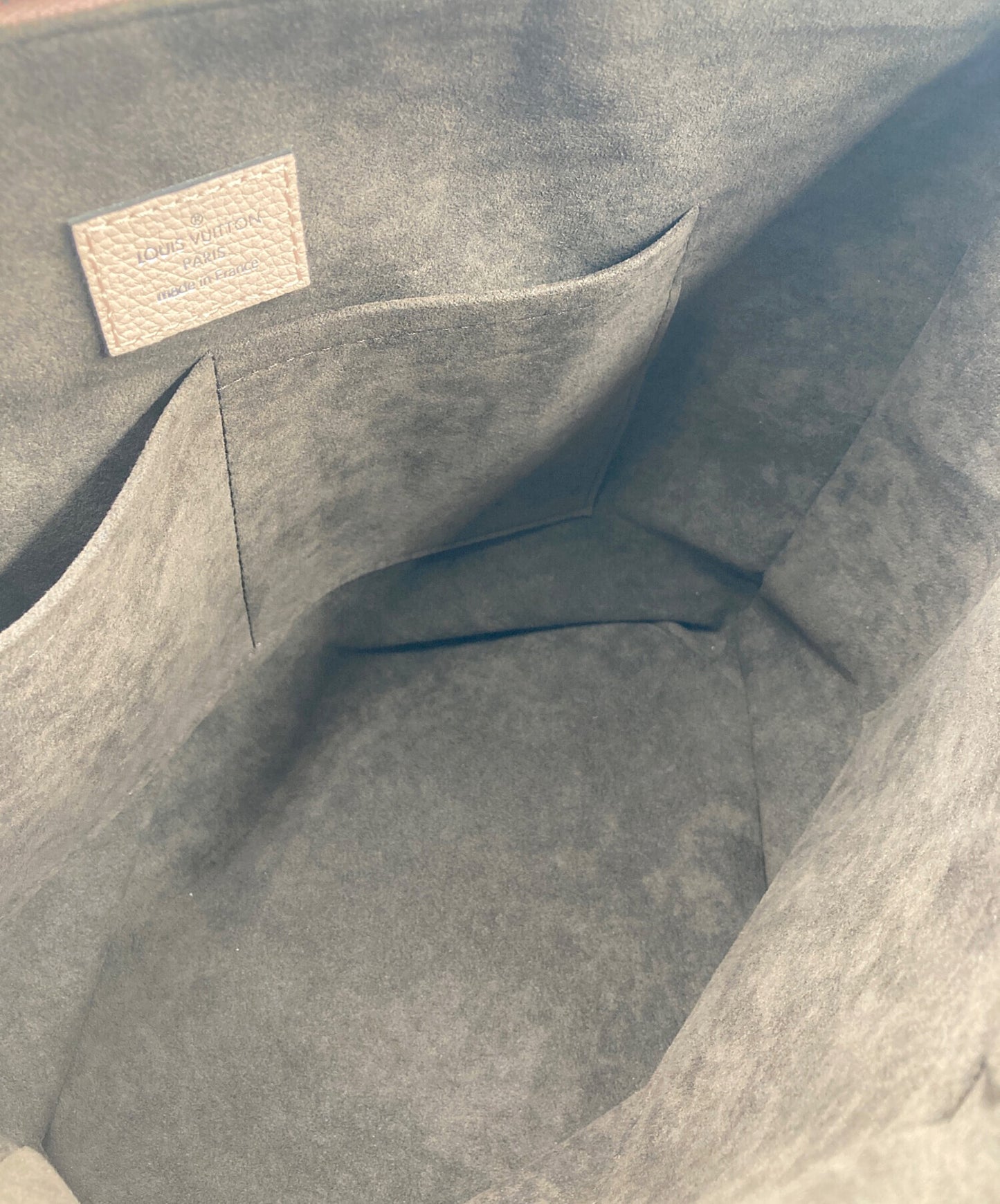 [Pre-owned] LOUIS VUITTON Mahina, Omea, Magnolia. M55030