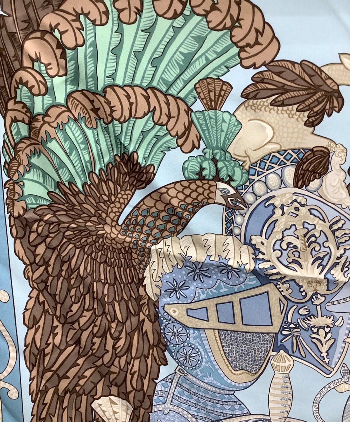 [Pre-owned] HERMES Silk scarf Carré 90, cavalry helmet with feather decoration