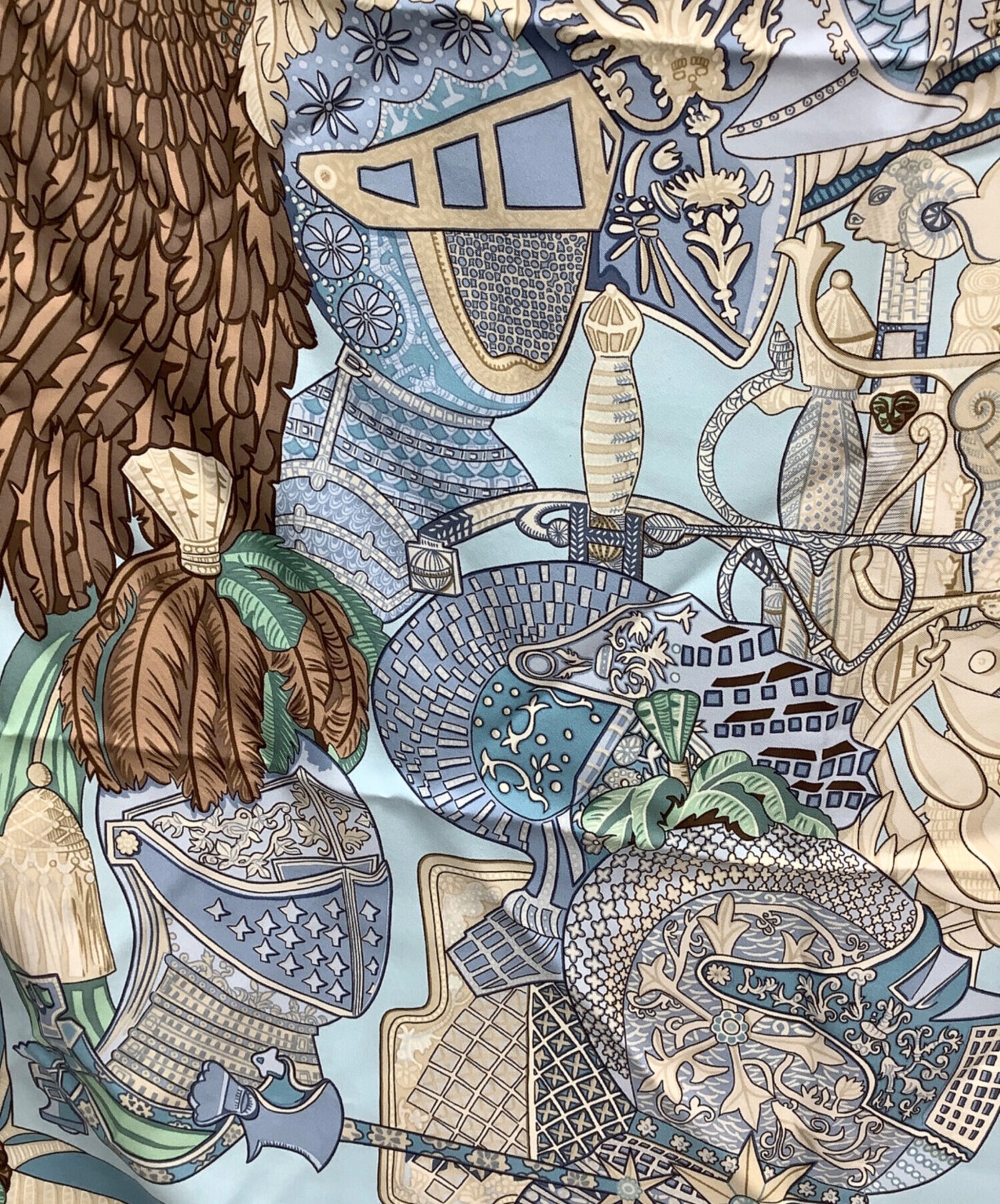 [Pre-owned] HERMES Silk scarf Carré 90, cavalry helmet with feather decoration