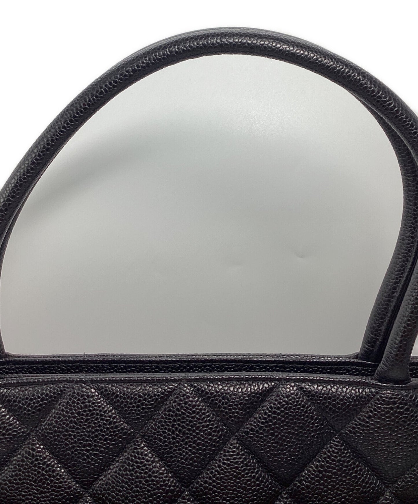 [Pre-owned] CHANEL Matelassé caviar skin tote bag