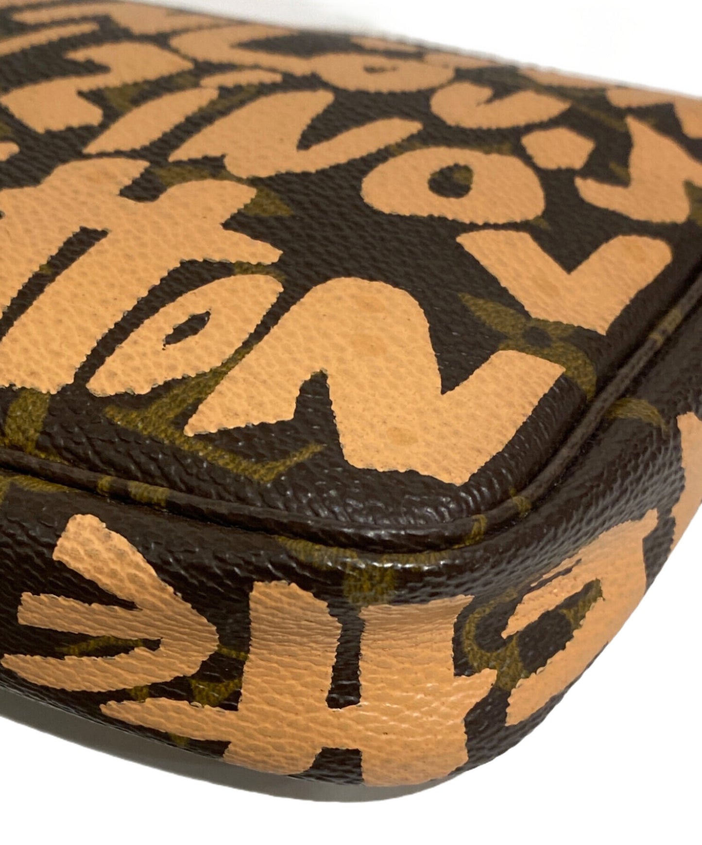 [Pre-owned] LOUIS VUITTON Monogram graffiti pochette Accessoire M92193