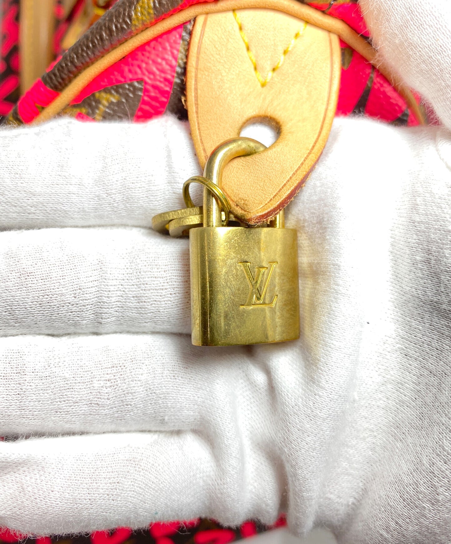 [Pre-owned] LOUIS VUITTON Louis Vuitton Monogram Graffiti Speedy 30 Fuchsia M93704