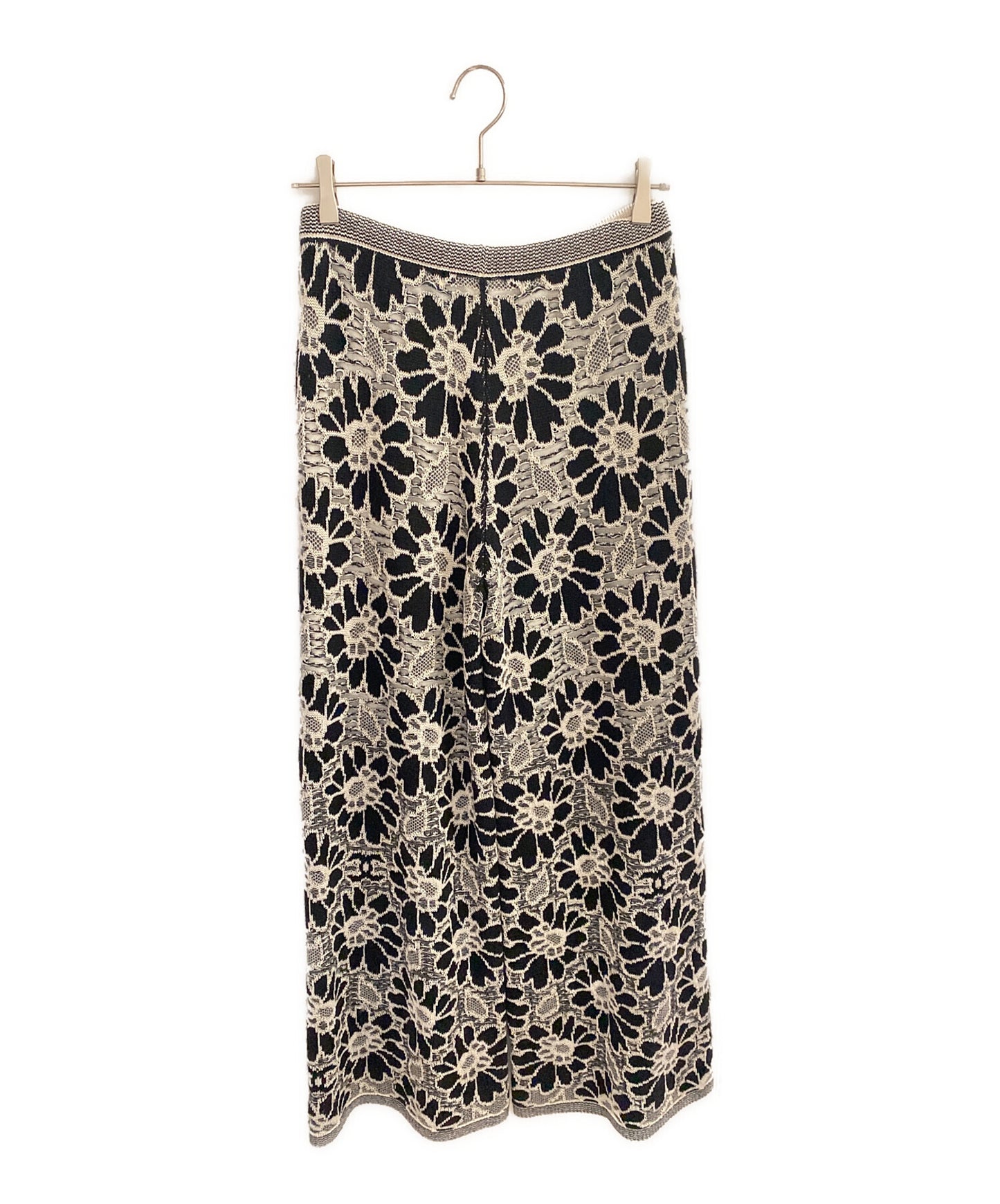 [Pre-owned] CHANEL embroidered knit pants P63302K48842