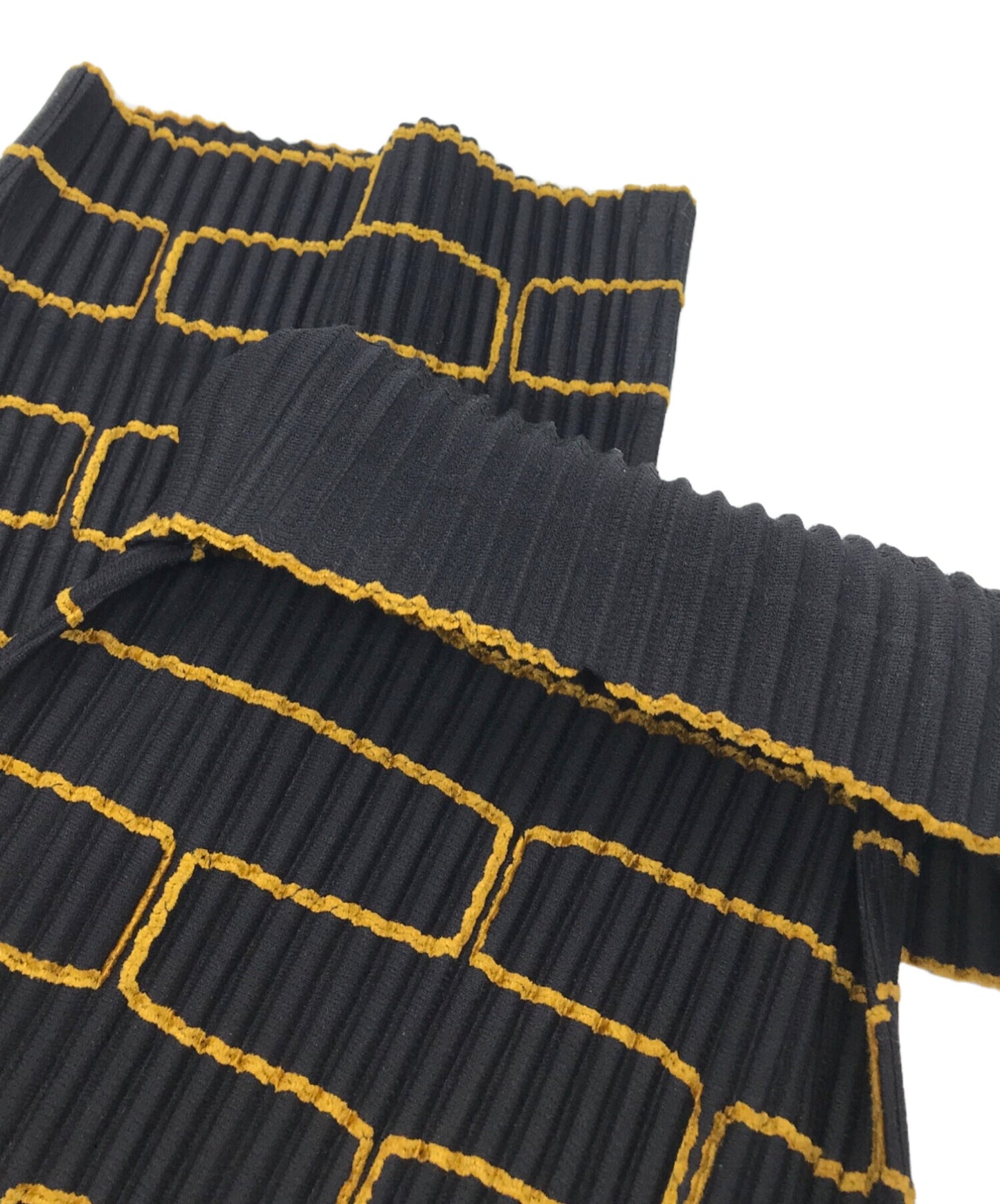 [Pre-owned] HOMME PLISSE ISSEY MIYAKE EMBROIDERY PLEATS HP33JF358