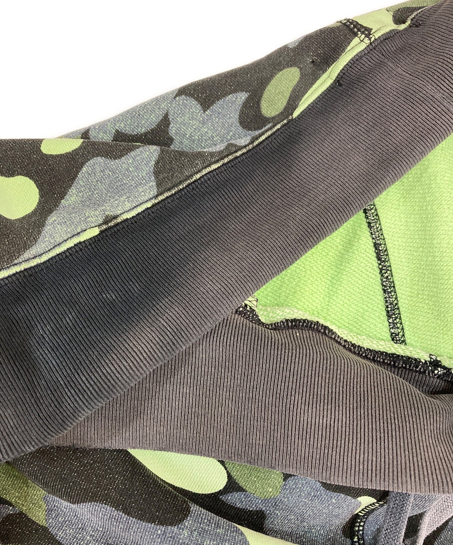 [Pre-owned] A BATHING APE Neon 1st Camo Sweatpants Green/Black 001pta801018x