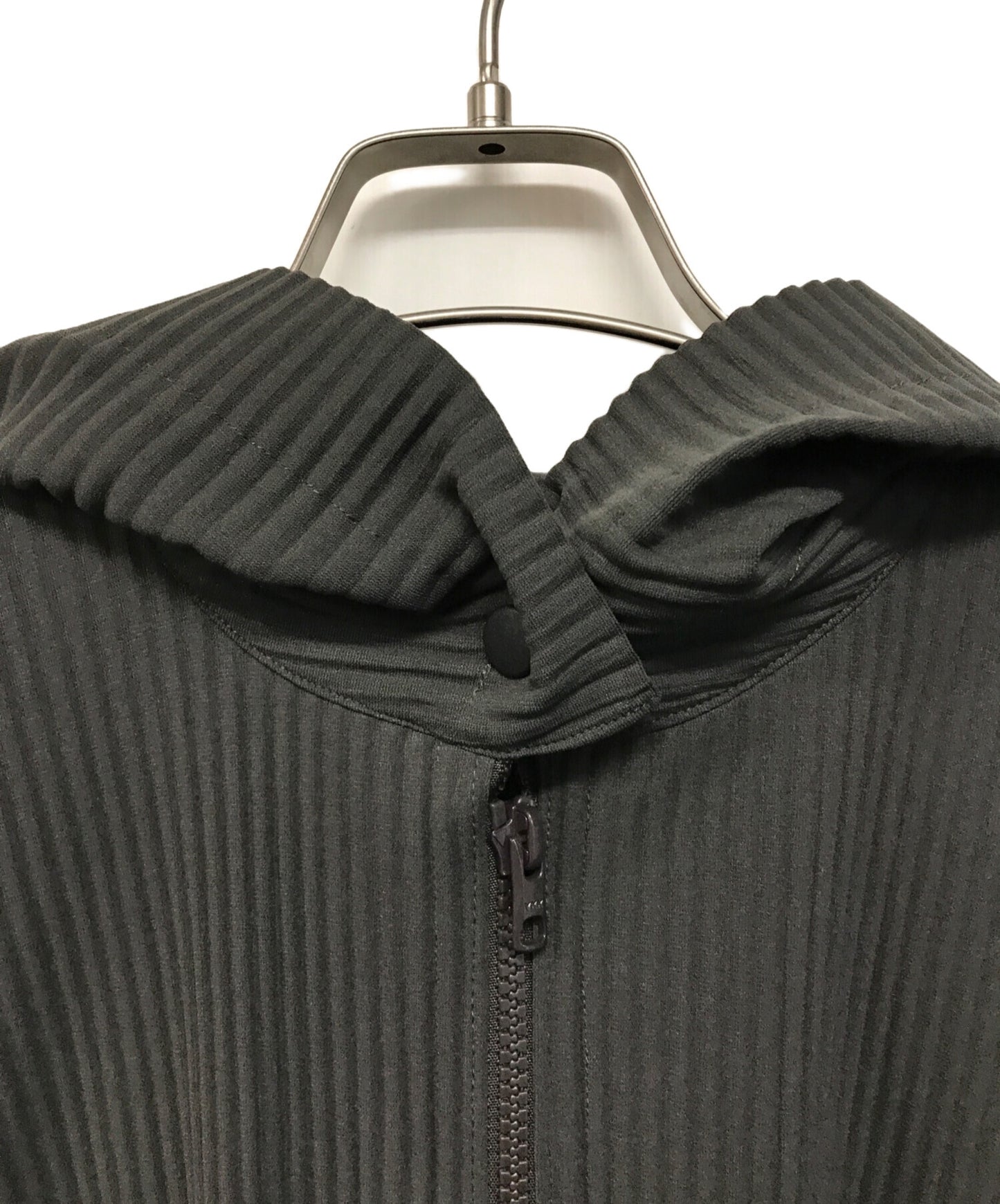 [Pre-owned] me ISSEY MIYAKE Pleated Hooded Coat MI84KA613