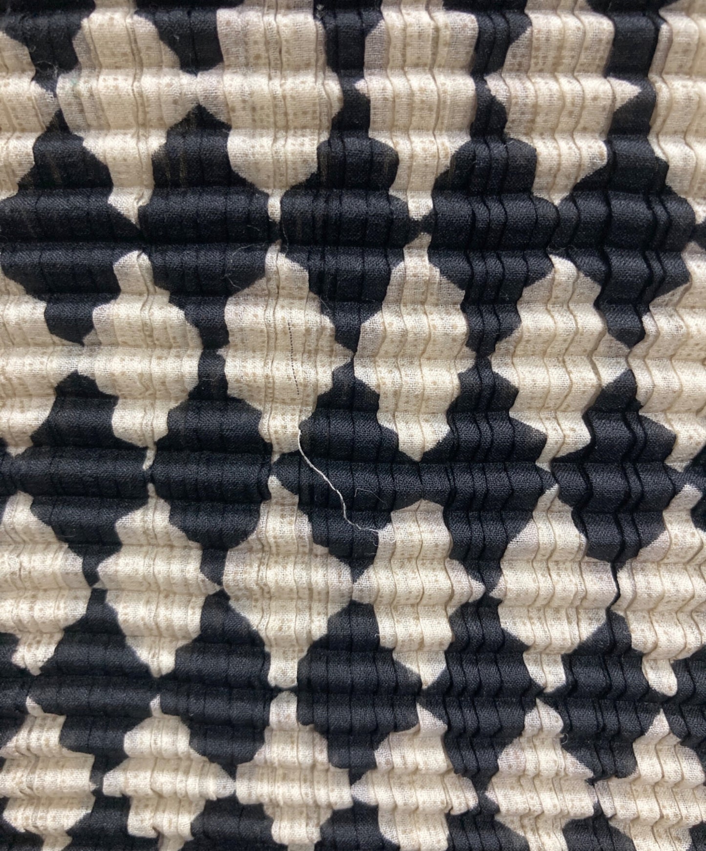 [Pre-owned] ISSEY MIYAKE Pleated cut and sewn with a full pattern IM92-FJ615