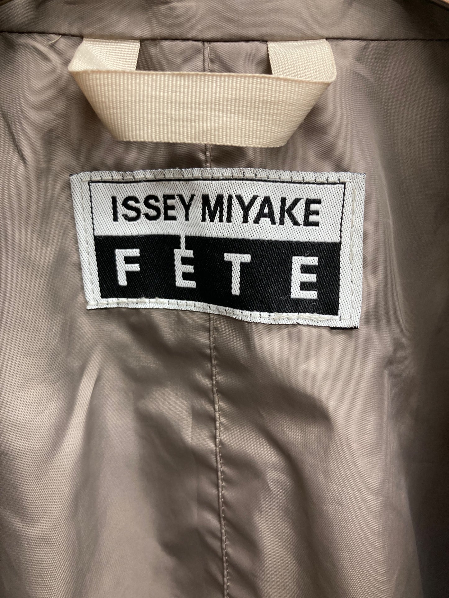 [Pre-owned] ISSEY MIYAKE FETE parachute coat IF44FA540