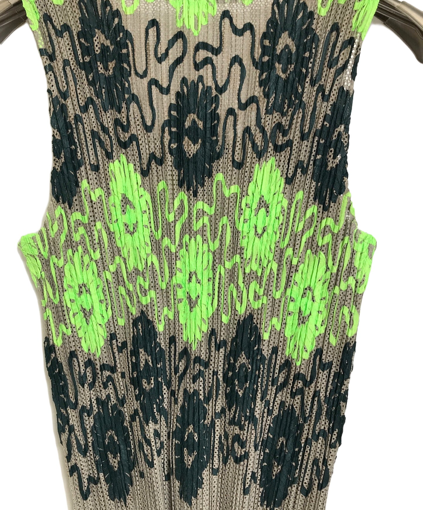 [Pre-owned] PLEATS PLEASE Flower Pattern Pleated Sleeveless Cut and Sewn PLEATS PLEATS PLEASE Pleats Pleases Olive x Green x Yellowish Green Size 3 PP06-JK901 PP06-JK901