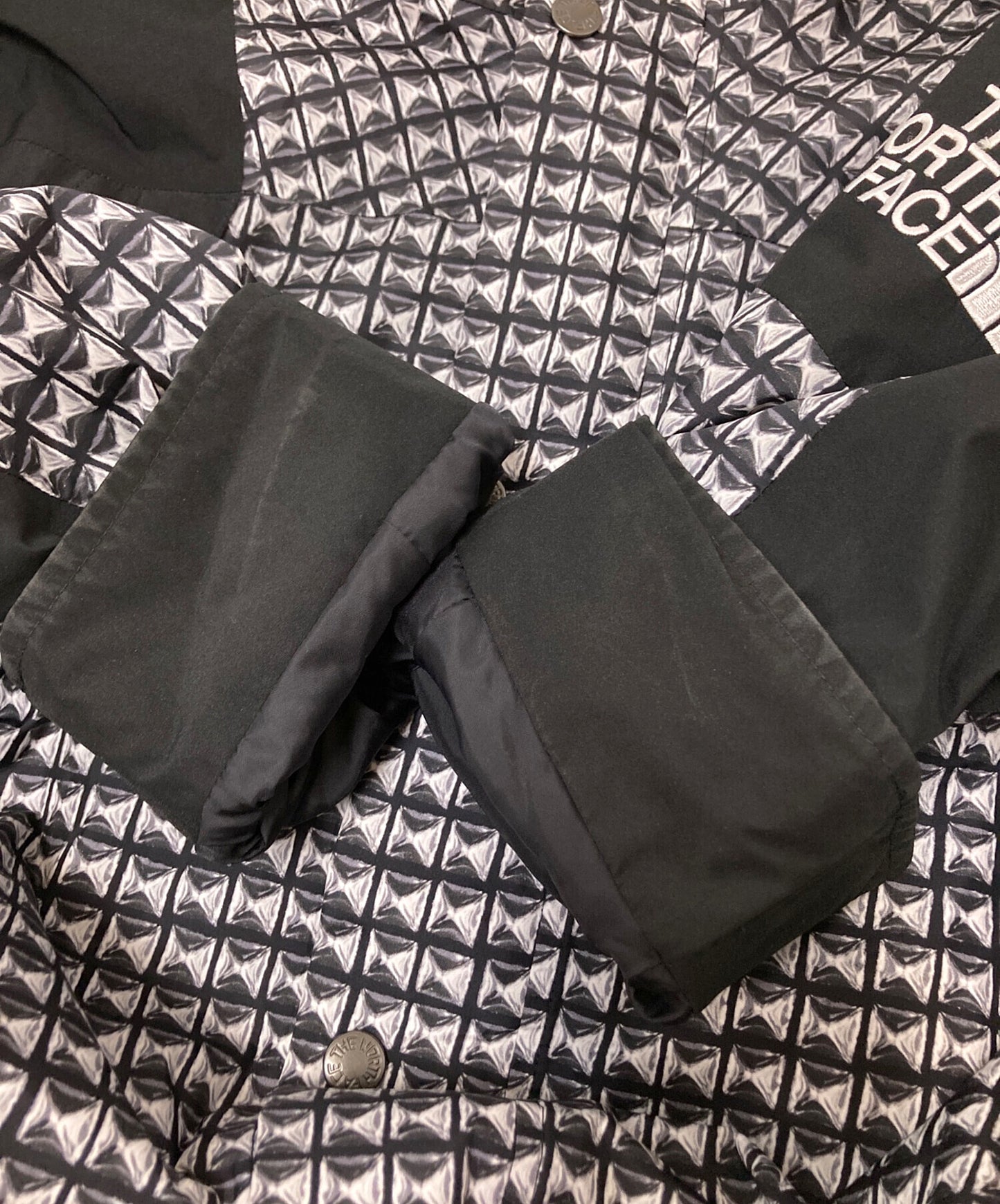 [Pre-owned] SUPREME Studded Mountain Light Jacket NP12103I