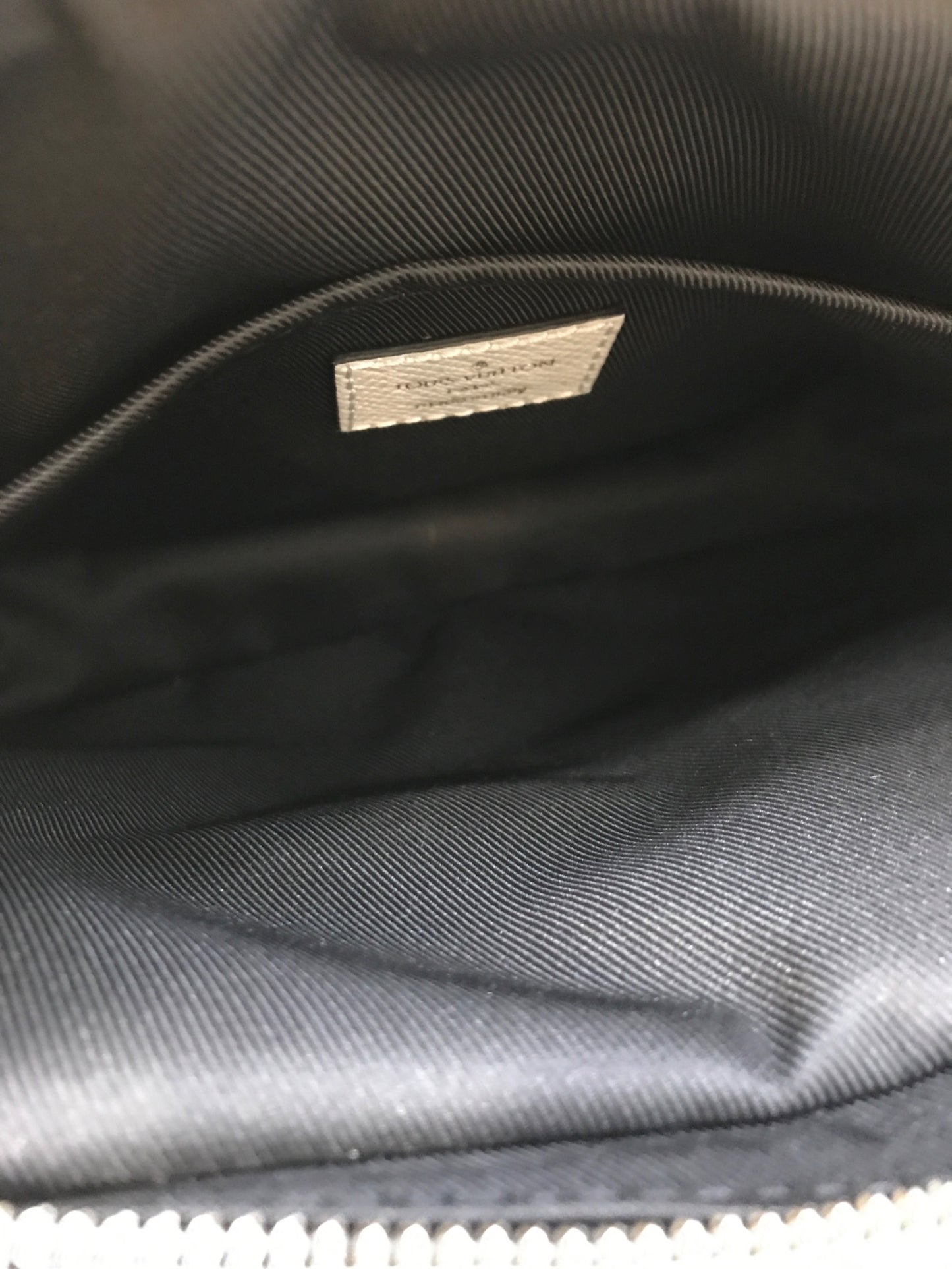 [Pre-owned] LOUIS VUITTON Taiga Llama Bum Bag Outdoor M30243 M30243