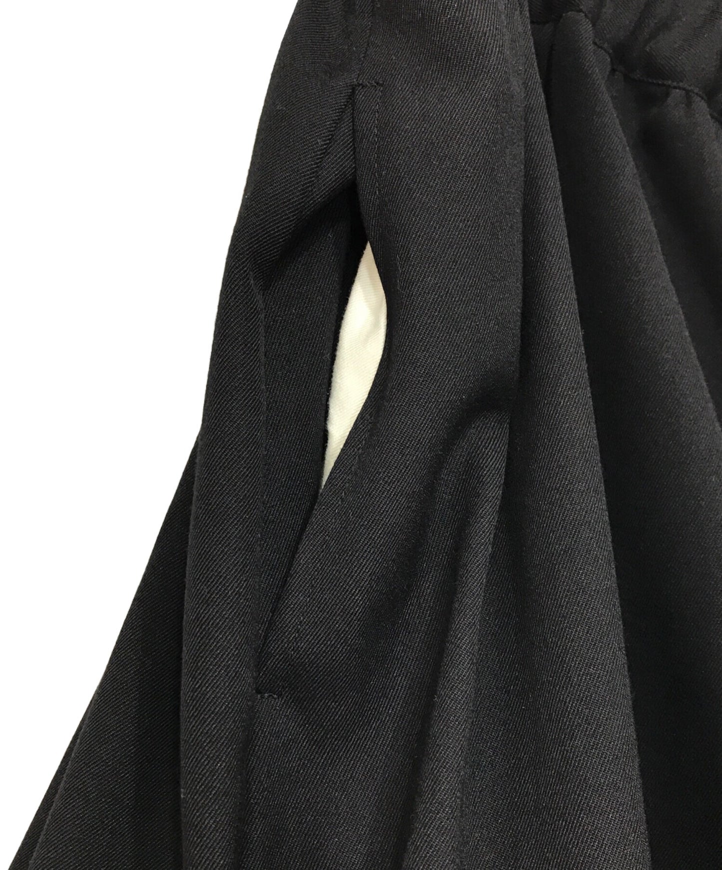 [Pre-owned] COMME des GARCONS COMME des GARCONS Three-dimensional design skirt with wire RL-S014 AD2023