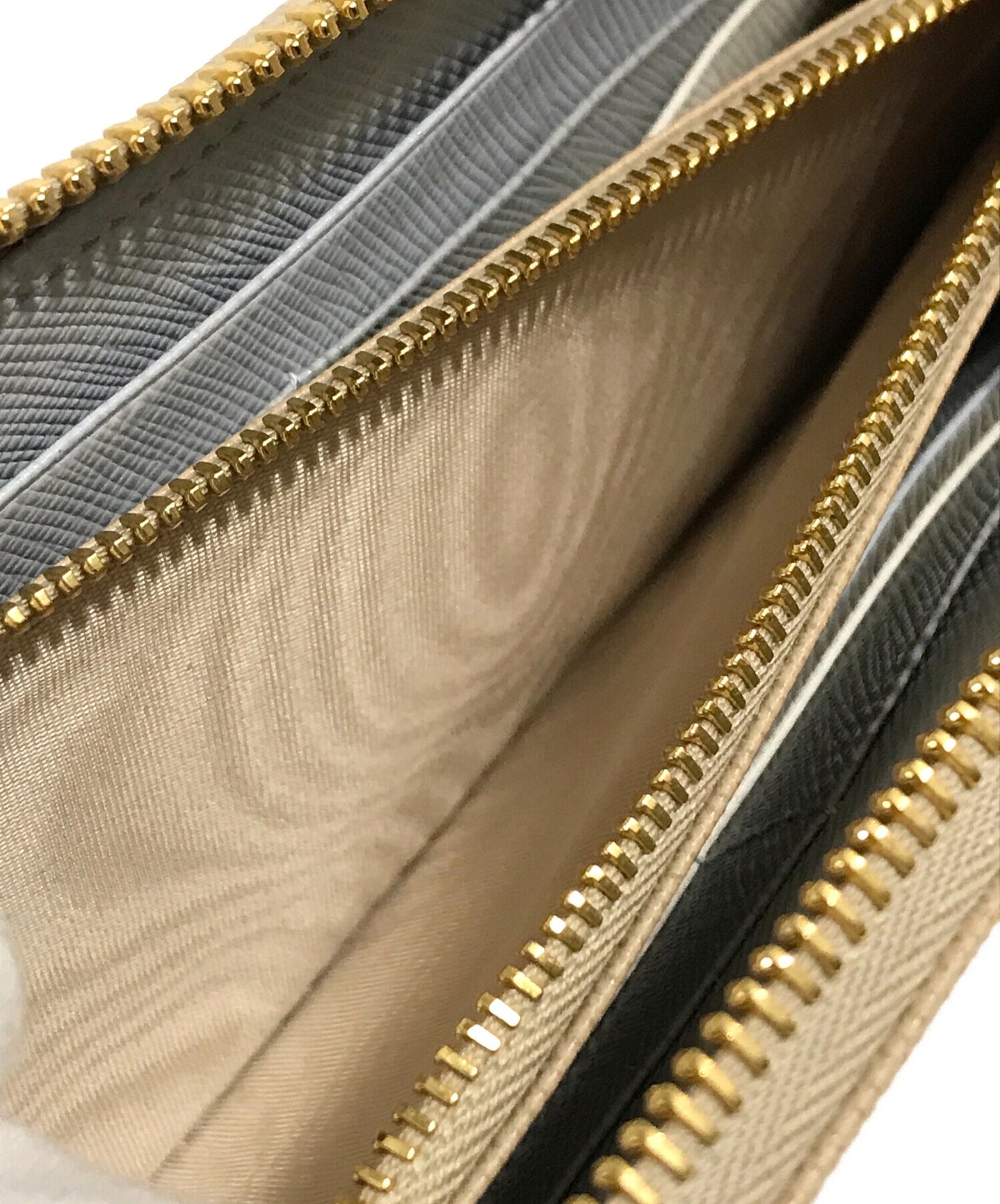 [Pre-owned] PRADA SAFFIANO MULTICOLOR Round Zip Long Wallet 1ML506