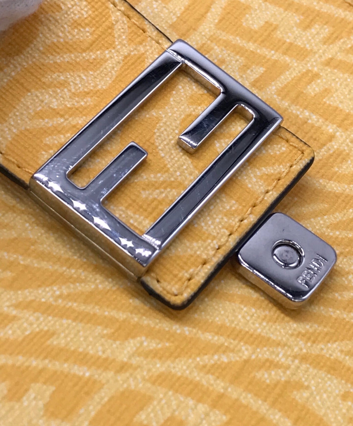 [Pre-owned] FENDI Smartphone Shoulder Bag 7AR988