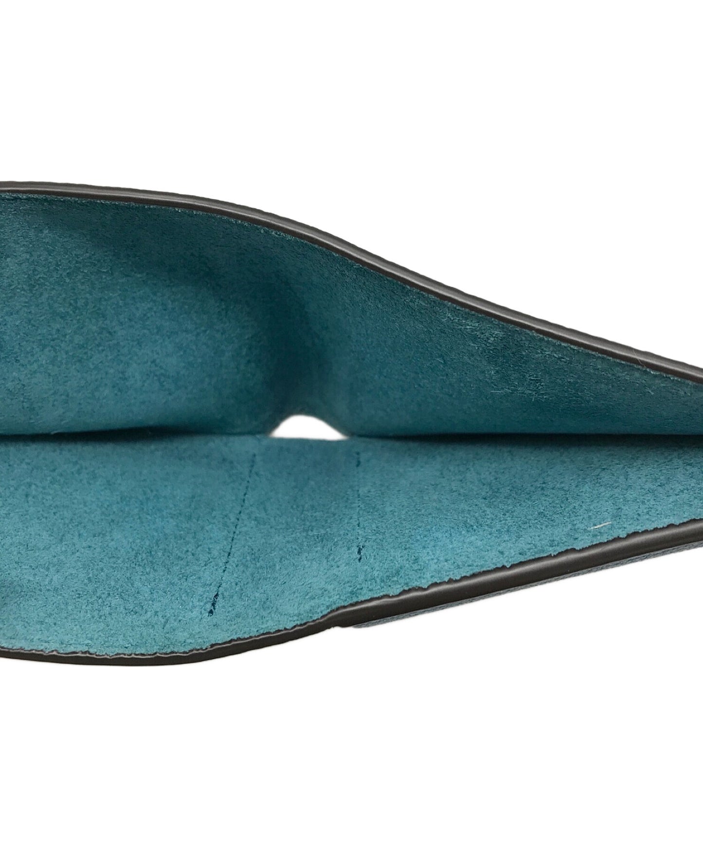 [Pre-owned] GUCCI Bifold wallet with embossed logo 658681