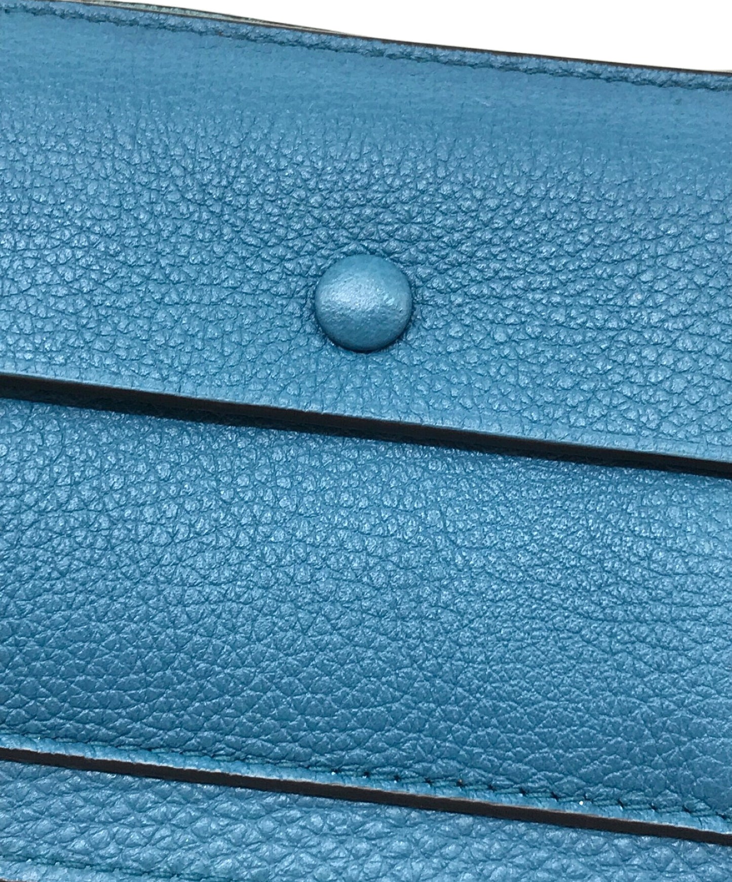 [Pre-owned] GUCCI Bifold wallet with embossed logo 658681