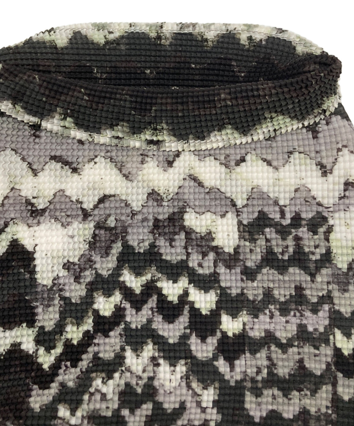 [Pre-owned] me ISSEY MIYAKE Printed Pleated Blouse MI43FJ441