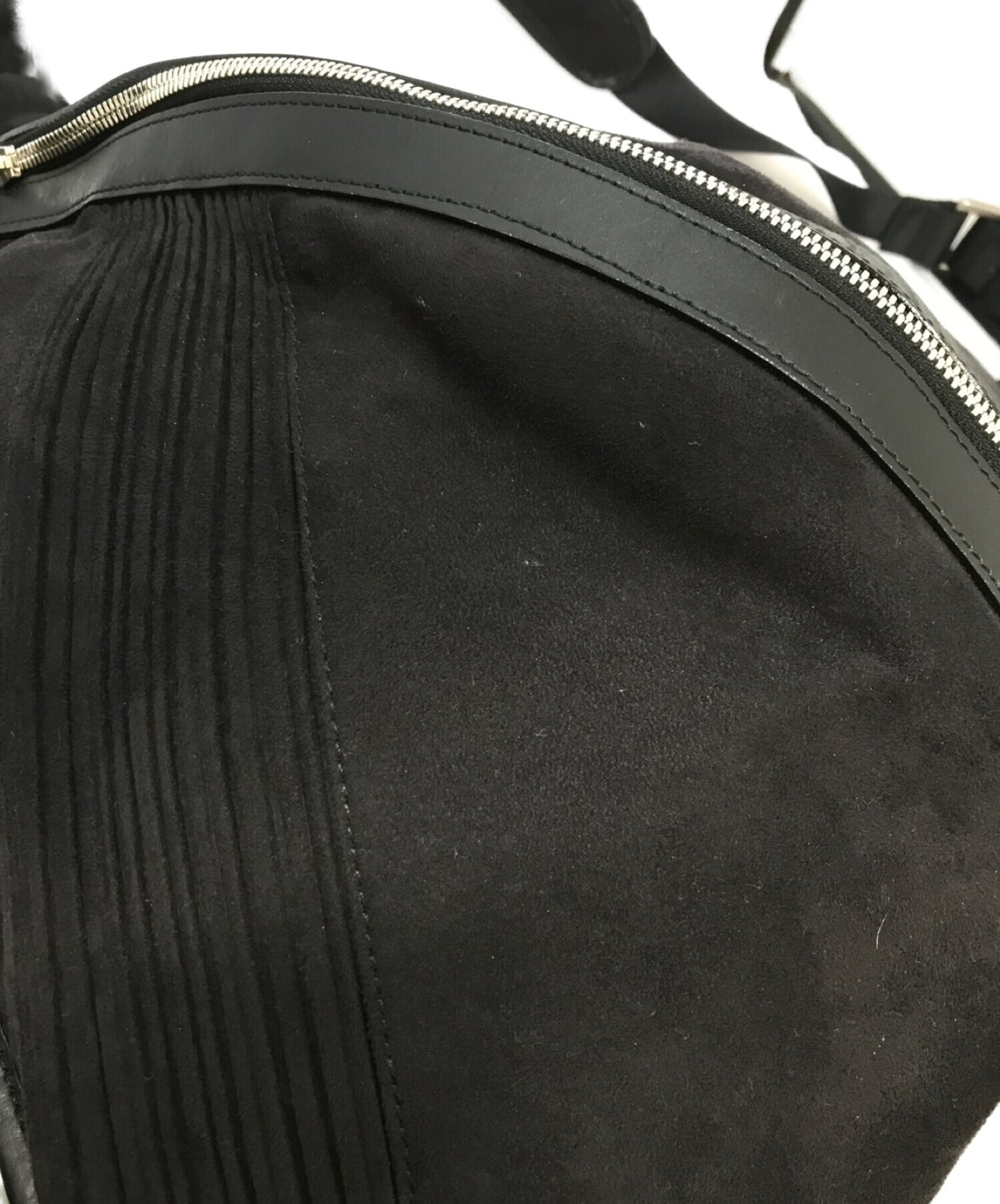[Pre-owned] ISSEY MIYAKE Leather Switched Triangle Backpack IM93AG208