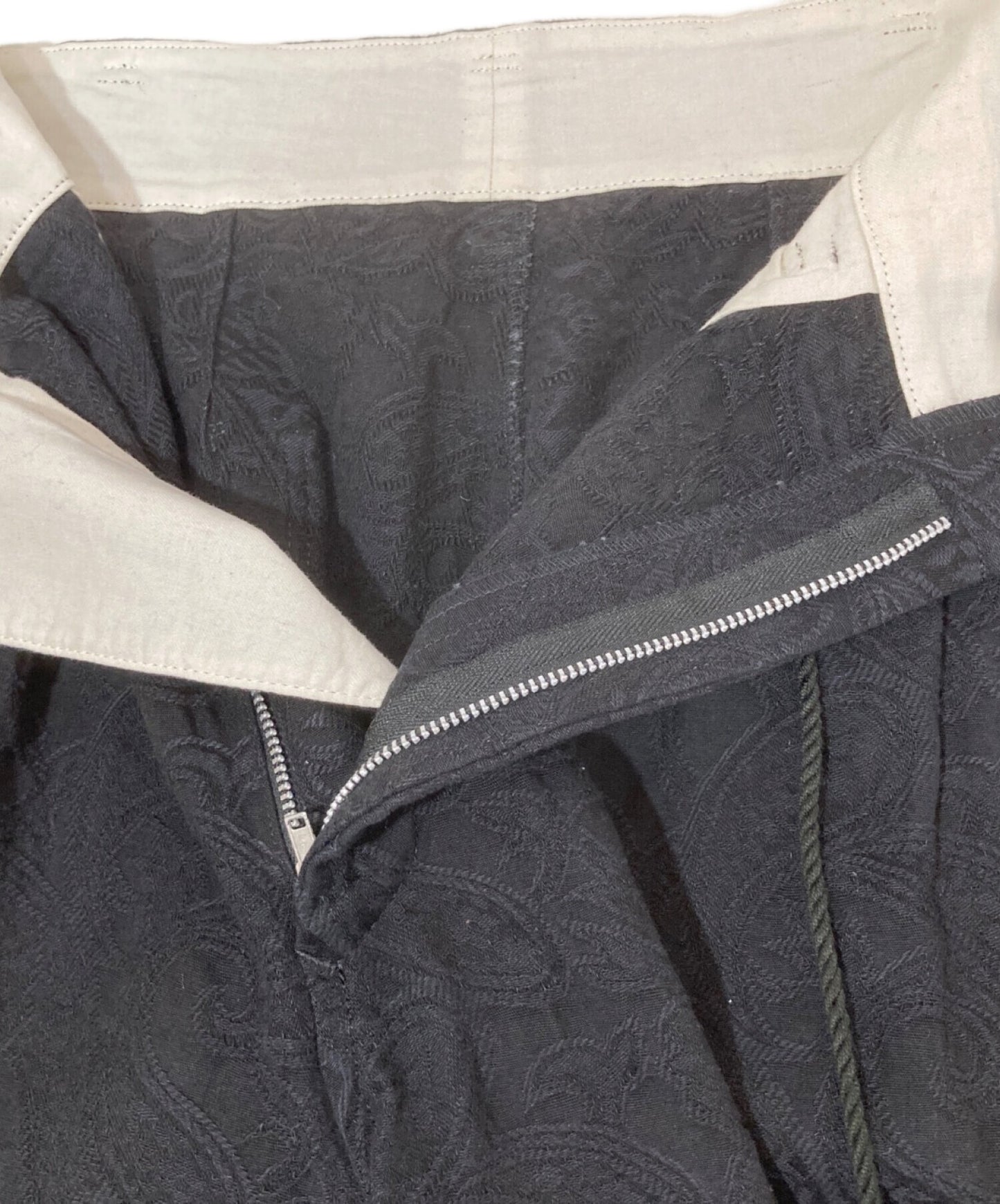 [Pre-owned] s'yte PAISLEY PATTERN JACQUARD CUT-OUT DESIGN TASSEL STRING 2-TUCK PANTS UI-P27-034