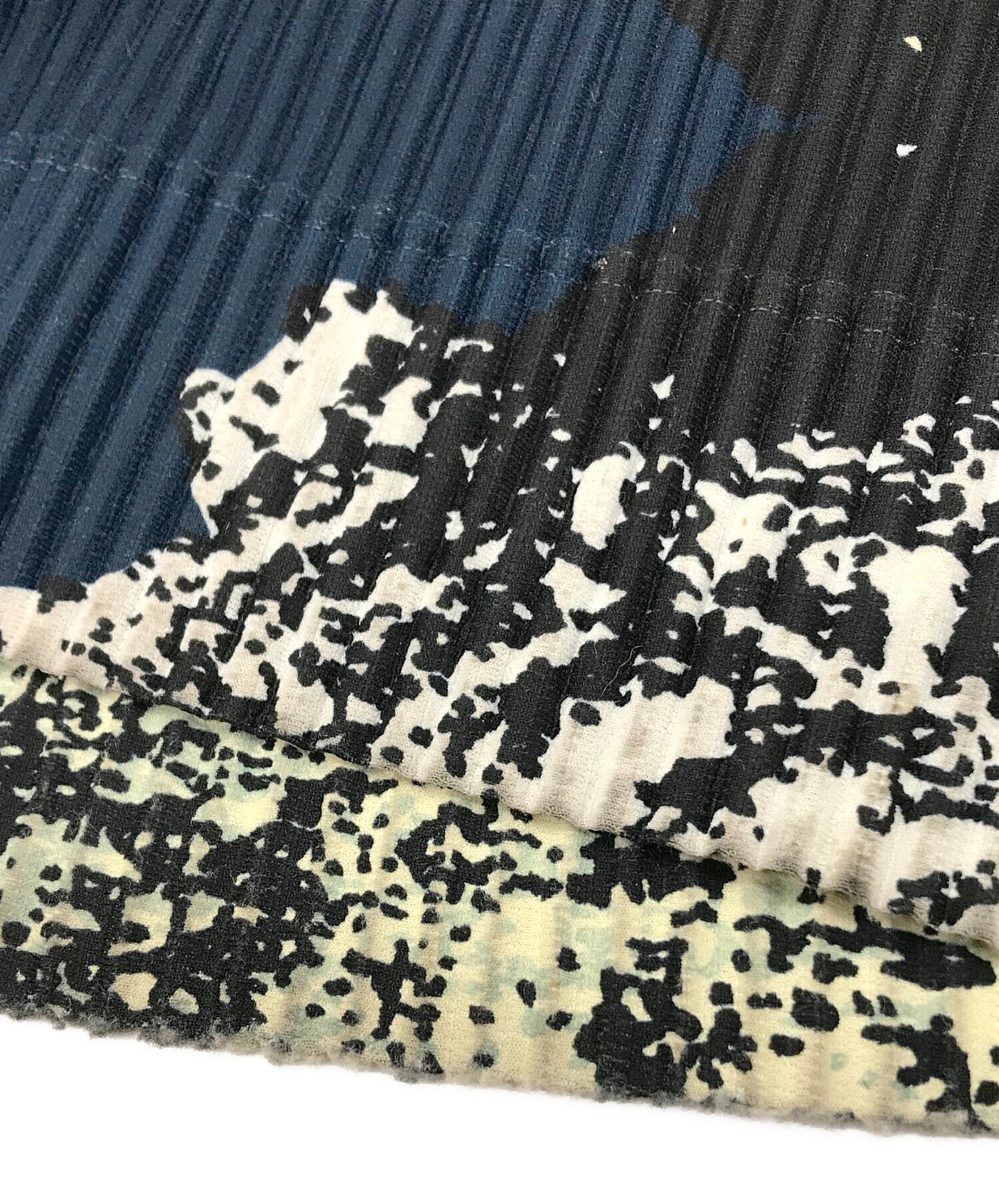 [Pre-owned] HOMME PLISSE ISSEY MIYAKE pleated pants with a full pattern HP81JF162