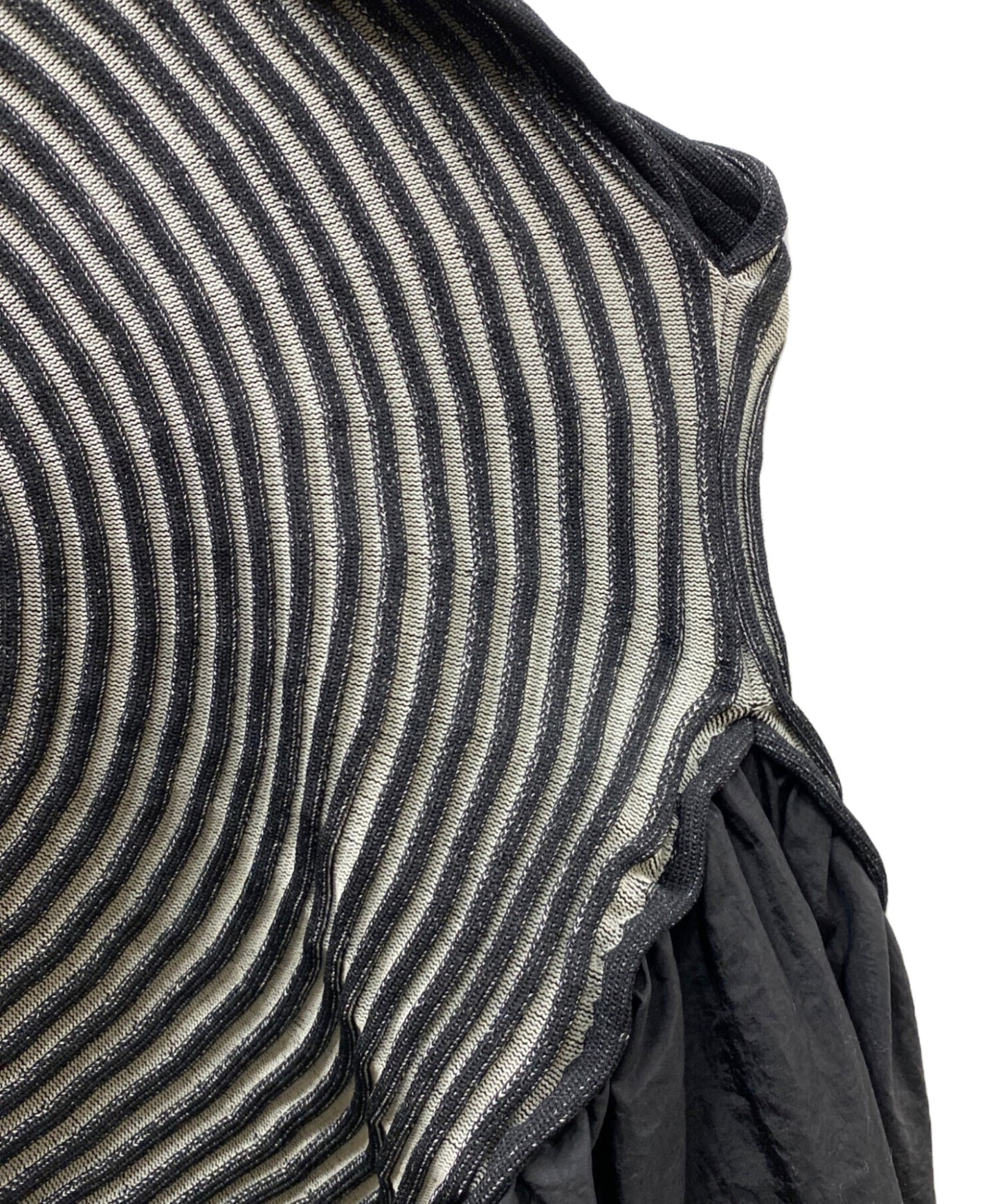 [Pre-owned] ISSEY MIYAKE Black Winding Solid Midi Dress IM23FH049